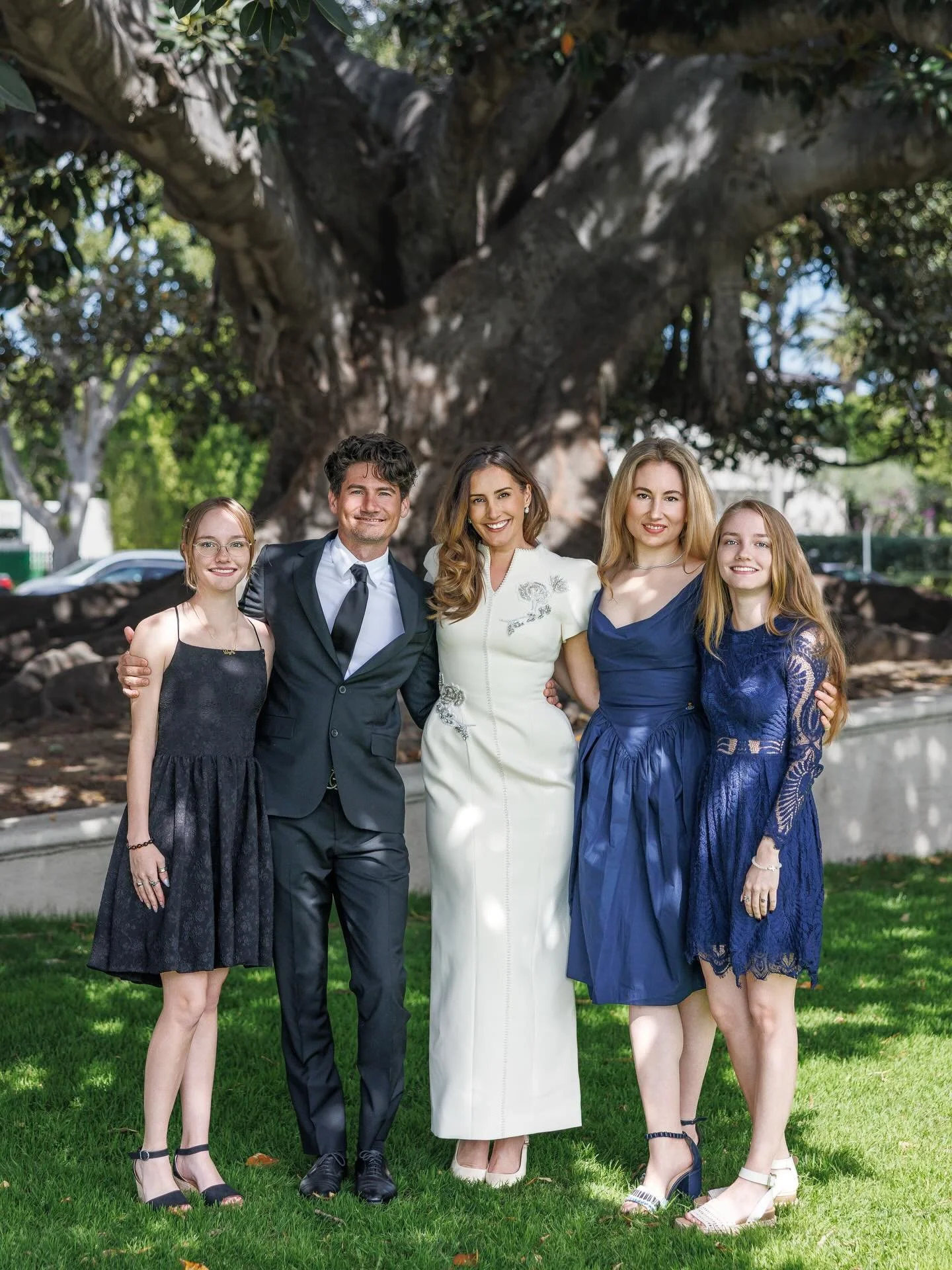 Very grateful to these ladies who got on last-minute flights from August, Georgia and New York City to be with us on the day 🤍 (and somehow managed to coordinate outfits without even trying!)