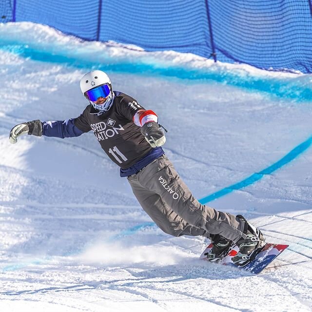 Cool shot from the Speed Nation SBX NORAM! Always a ton of fun racing the course in @skibigwhite 📸: @andrewjaybw .
.
.
#amputee #bka #parasnowboard #as2020 #adaptiveactionsports #amputeelife #sbxlife #snowboarding #amputeeadventures