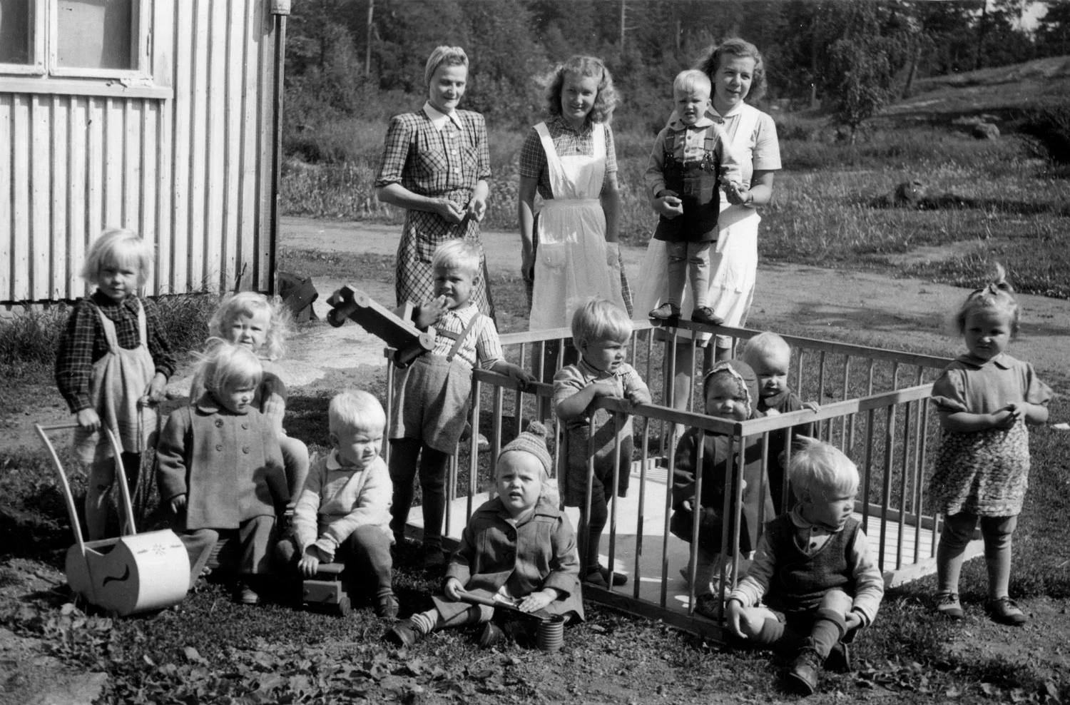 Lasten päivähoito toimi Pirtillä ennen kuin sahan konttorista tehtiin lastentalo.