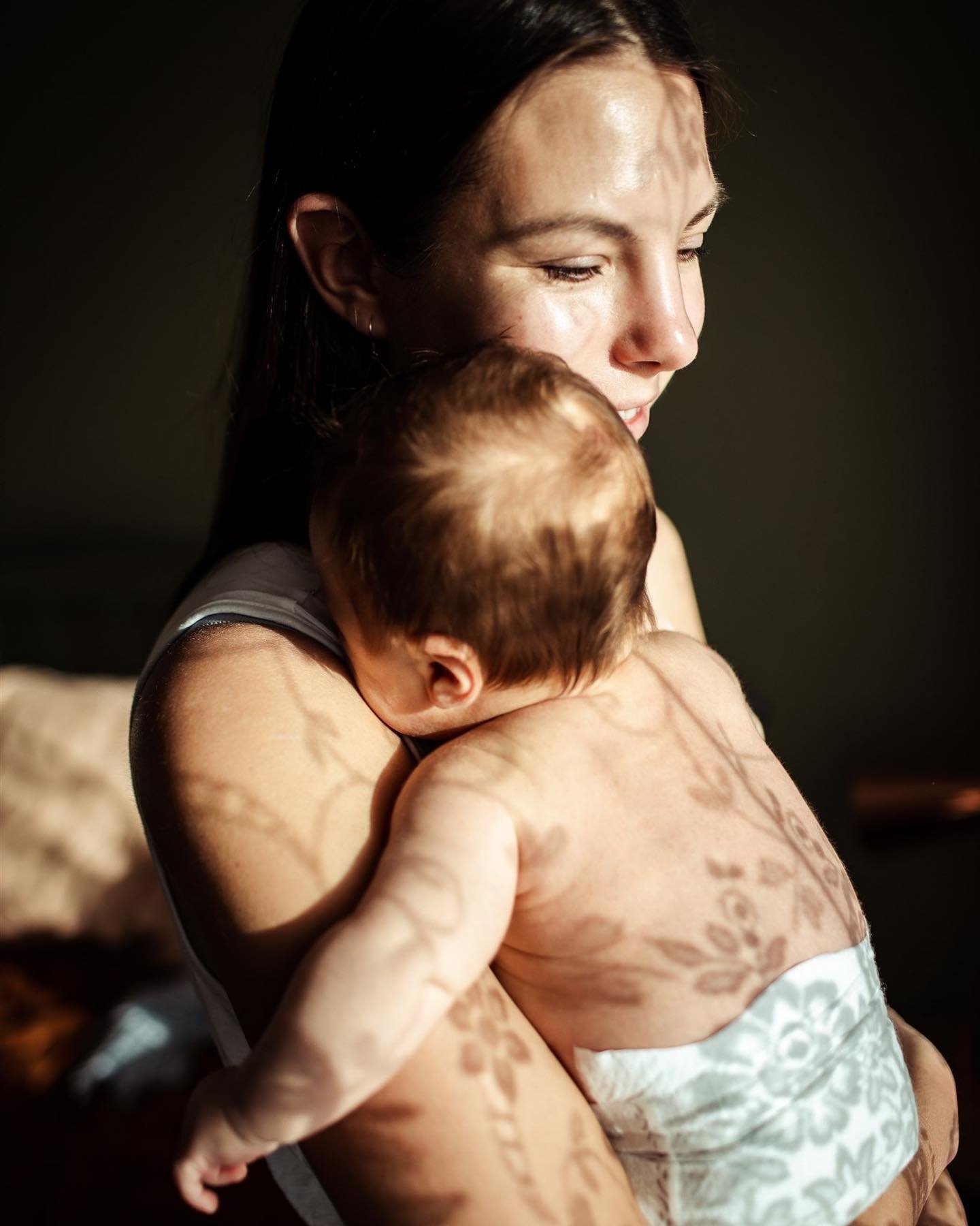. 
Is the sun ever going to come out in the UK!? 
Seriously, who else is over the cold, grey days?! 🙋🏻&zwj;♀️

Just sat here remembering this beautiful shoot when the sun flooded this gorgeous Mamas room 

#postpartum #newborn #documentaryphotograp