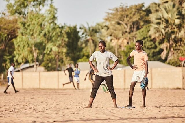 Don&rsquo;t let anyone break your focus💪

Photo: @alittlepickmeup

#runthebases #nonprofit #charity #NGO #gambia #africa #sport #softball #knowyouropponent #gameface