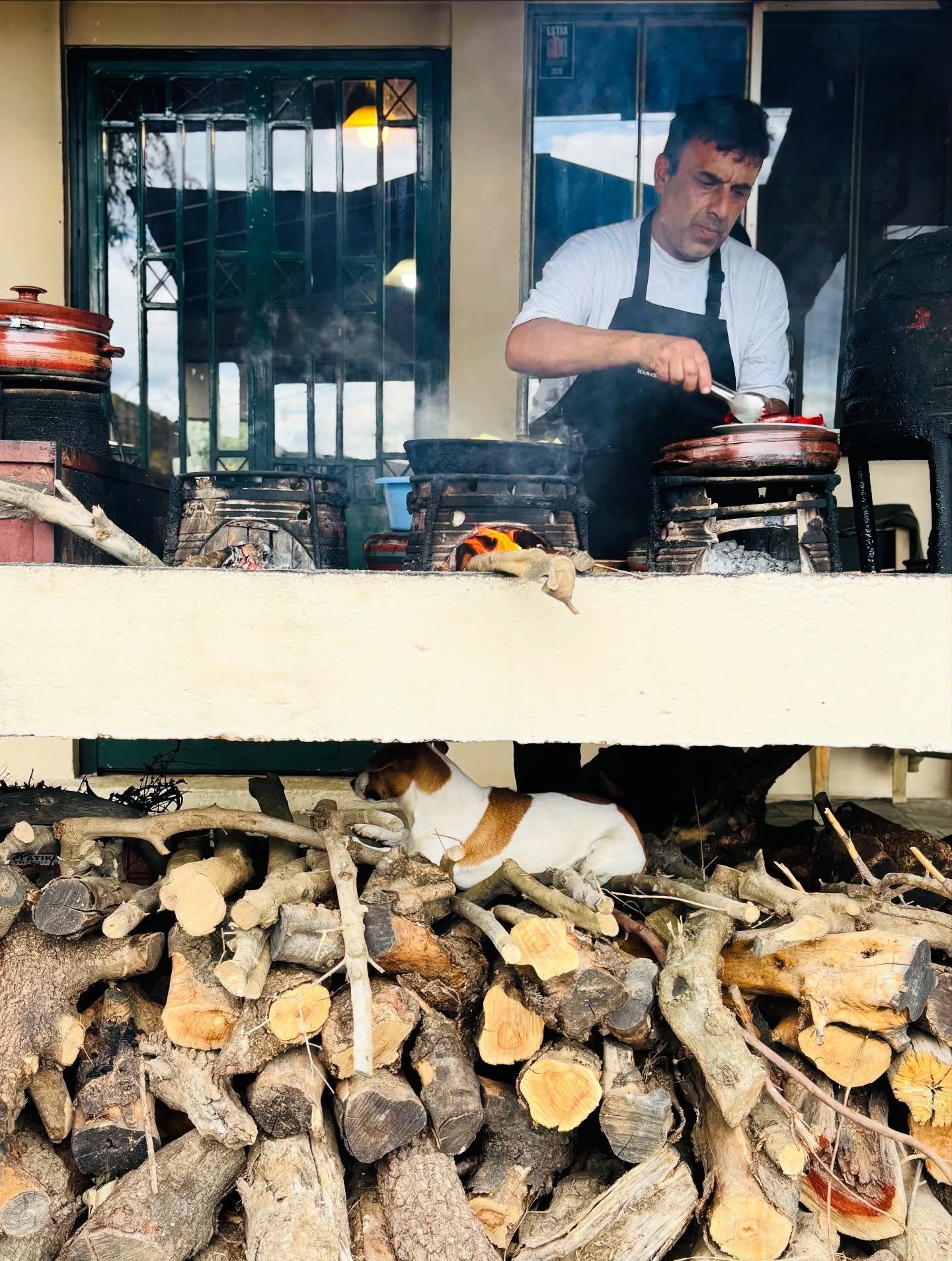 Every single thing we ate and drank on our road trip in Crete was perfect. Harbourside, seaside and mountain top tavernas, bakeries, mini mart filo pies, wine bars, autosnacks. No notes. As is so often the case the formula = simplicity + quality + hy