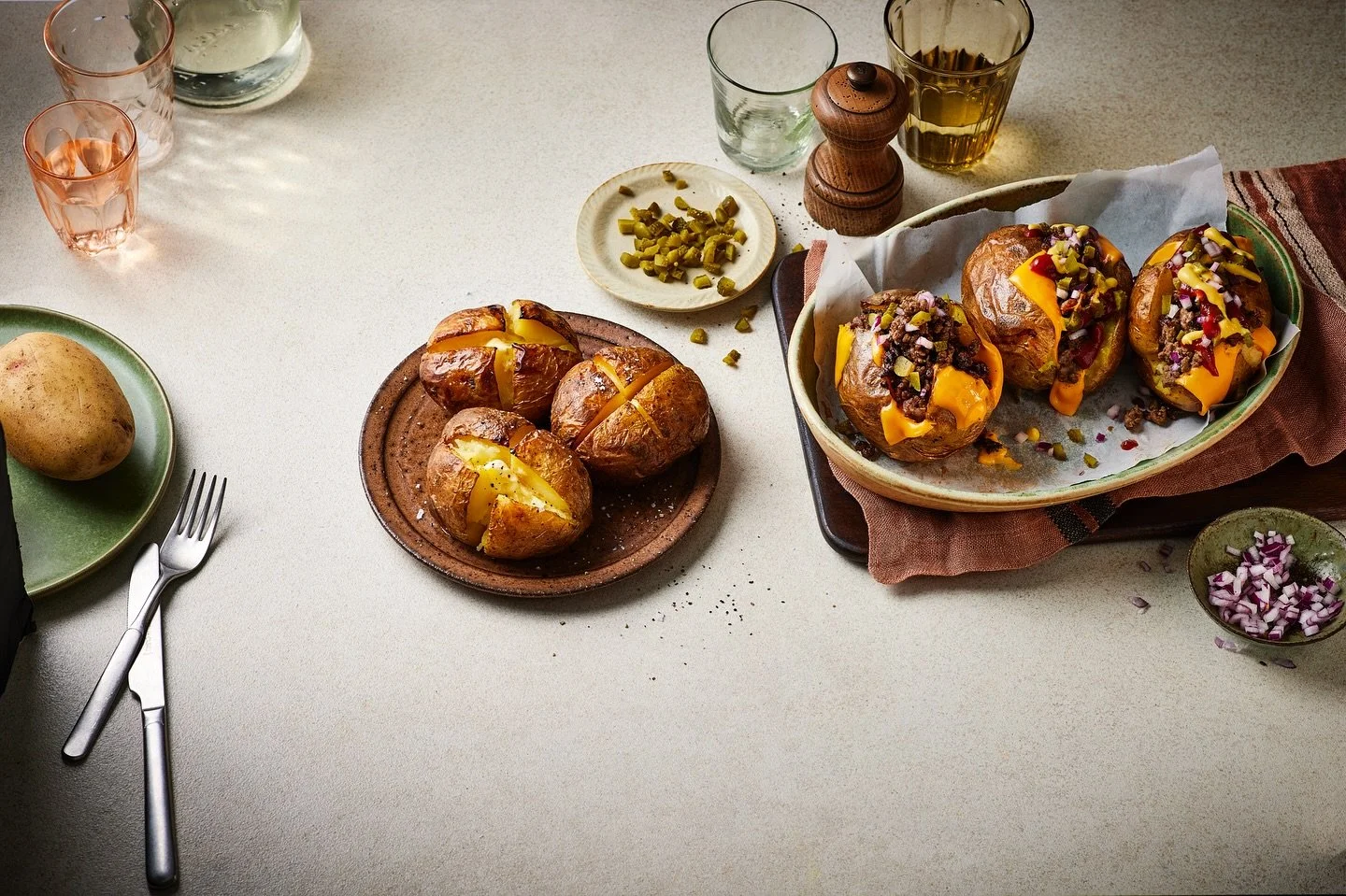 Cover shoot for the Autumn issue of @asda magazine. Jacket potatoes 4ever 🥔🥔
Always love working with long time work friend and collaborator @sebirks and her team at @ourmedialtd @clare.knivett @cynthiablackett 
📸 dream duo @melissarjphoto @edenbm