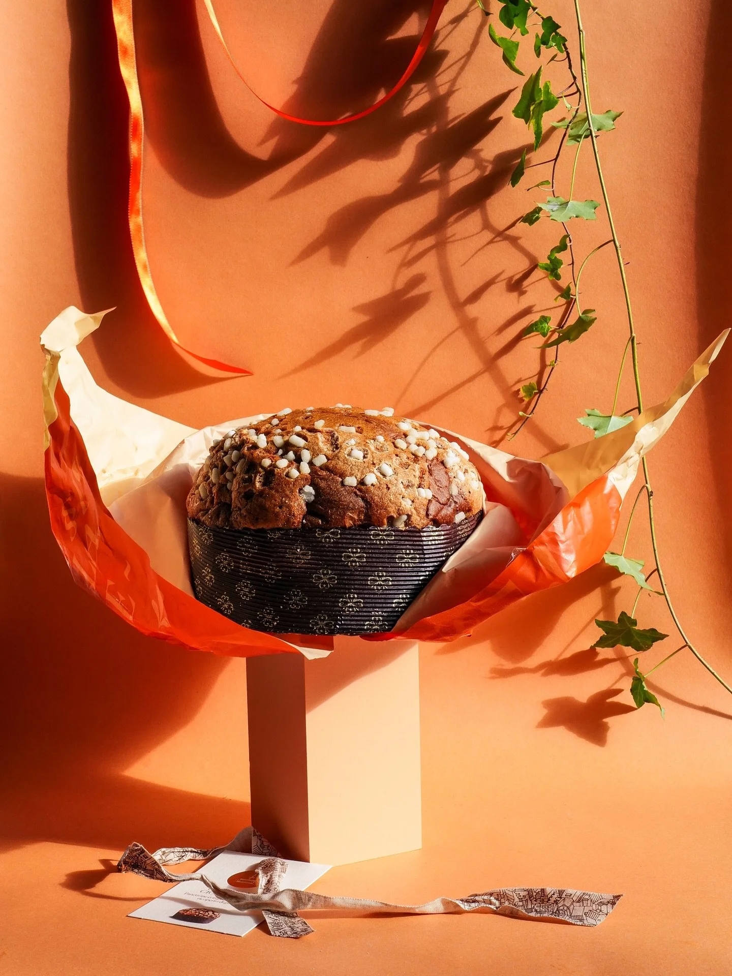 Is it too soon to think about panettone, gooey strong cheese and champagne for breakfast? I think not 🧀🍾 Christmas at @lulus.london creative, props &amp; styling by me, shot by the ever wonderful @charlottebland 🍑🧡

#christmas #panetonne #montdor