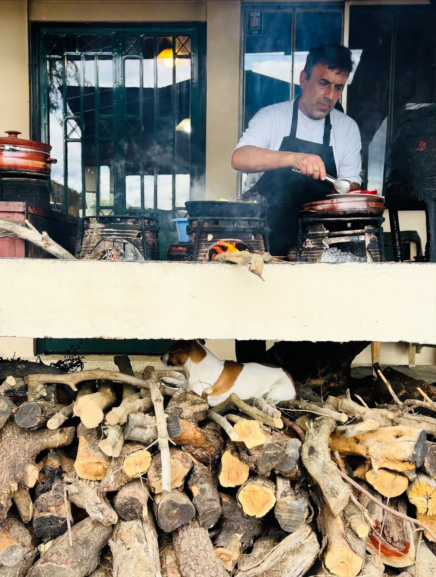 Every single thing we ate and drank on our road trip in Crete was perfect. Harbourside, seaside and mountain top tavernas, bakeries, mini mart filo pies, wine bars, autosnacks. No notes. As is so often the case the formula = simplicity + quality + hy