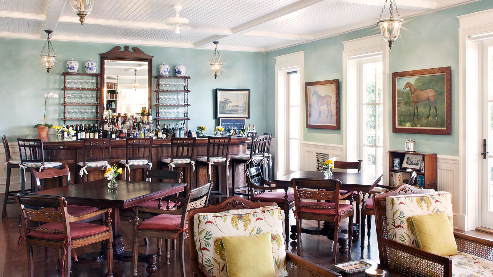 jmitchell-clubLibrary-Bar.jpg