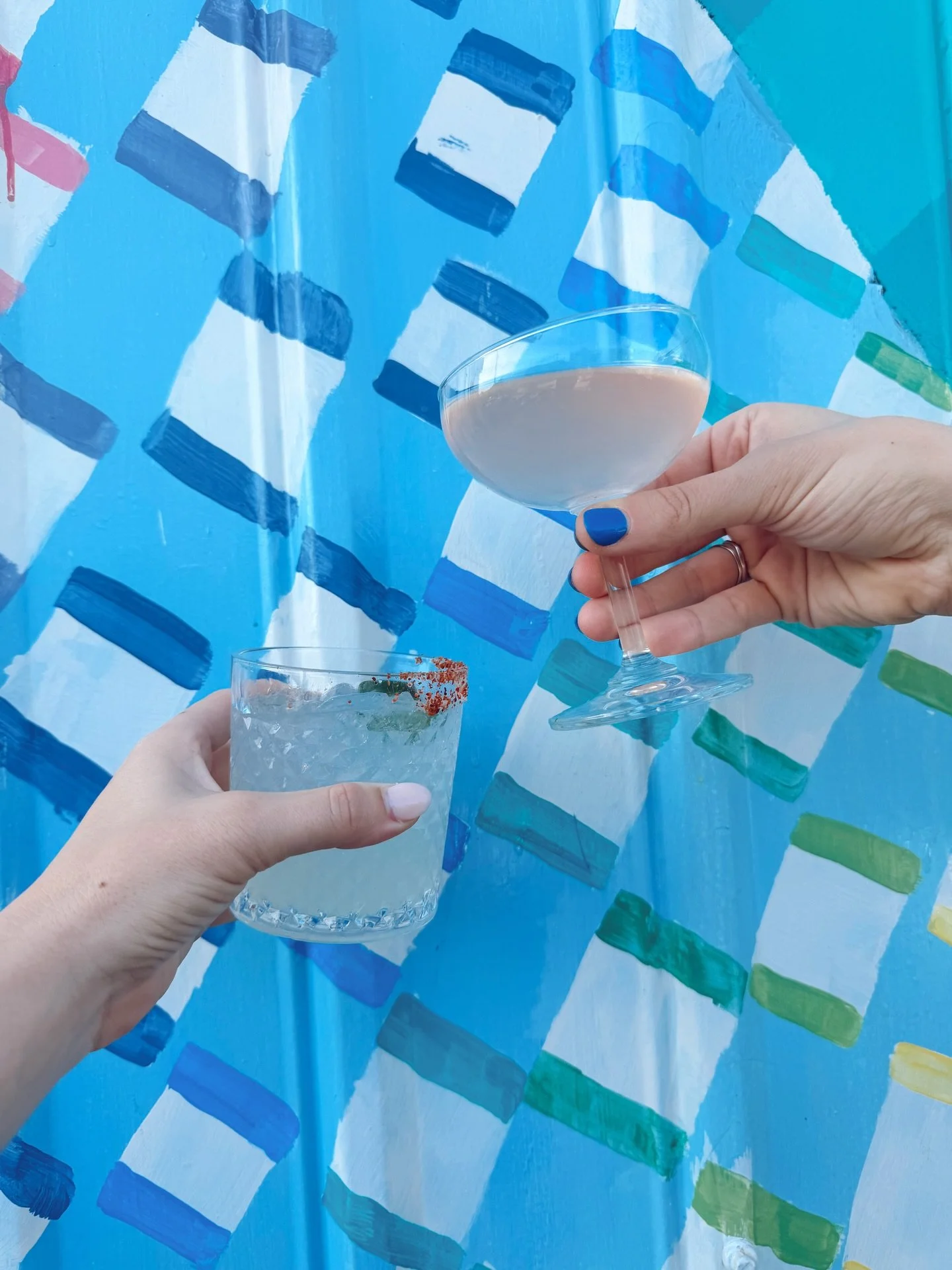 We&rsquo;re starting with two reds and a green&hellip;. and we&rsquo;re not talking about your springs 😜

We&rsquo;re talking about our Cinco de Mayo Dance Sculpt Community Class at @mayawellbar !!!

Join us on Saturday, May 2nd at 1pm to dance outs