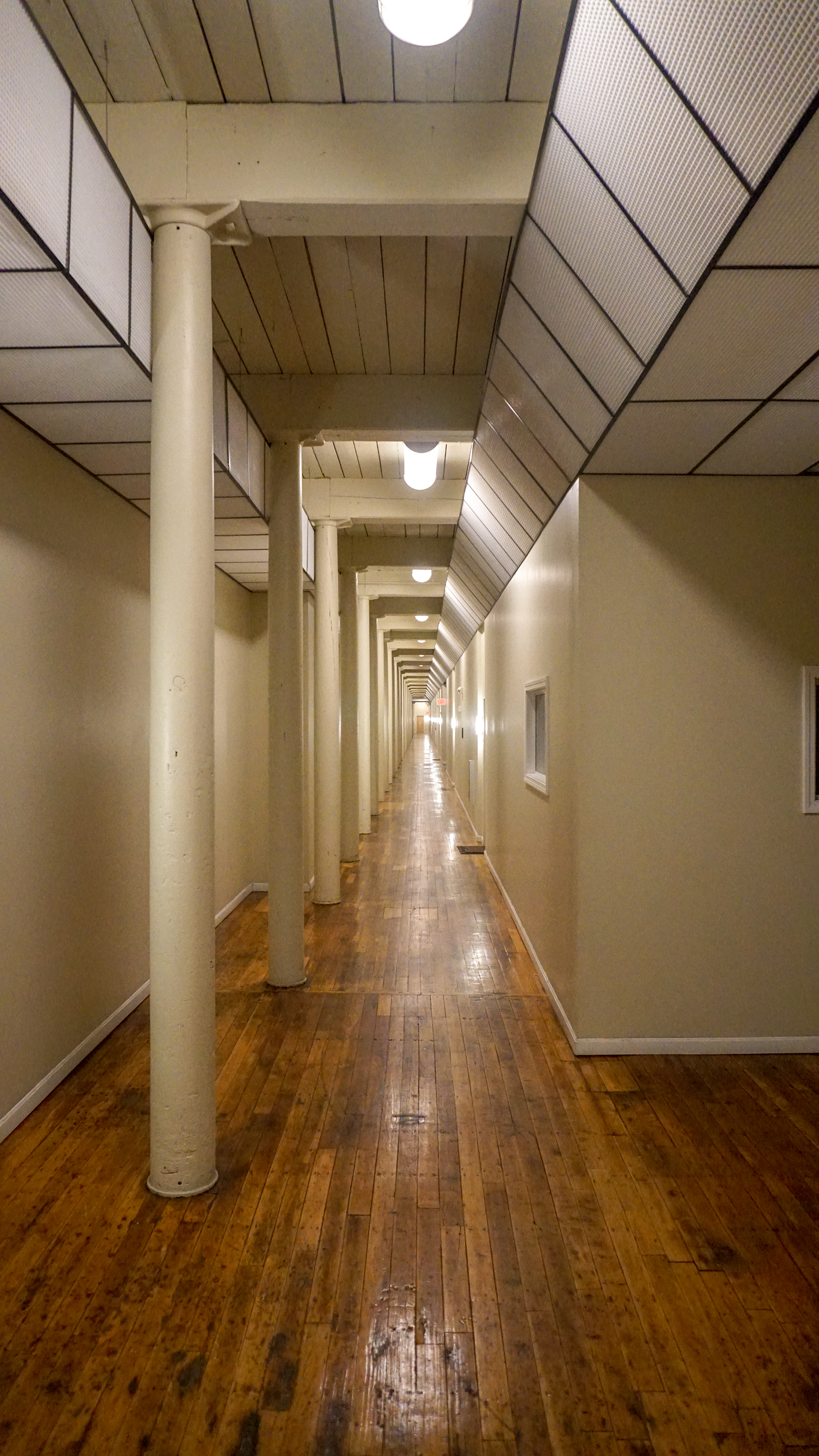 Hallway 2.jpg