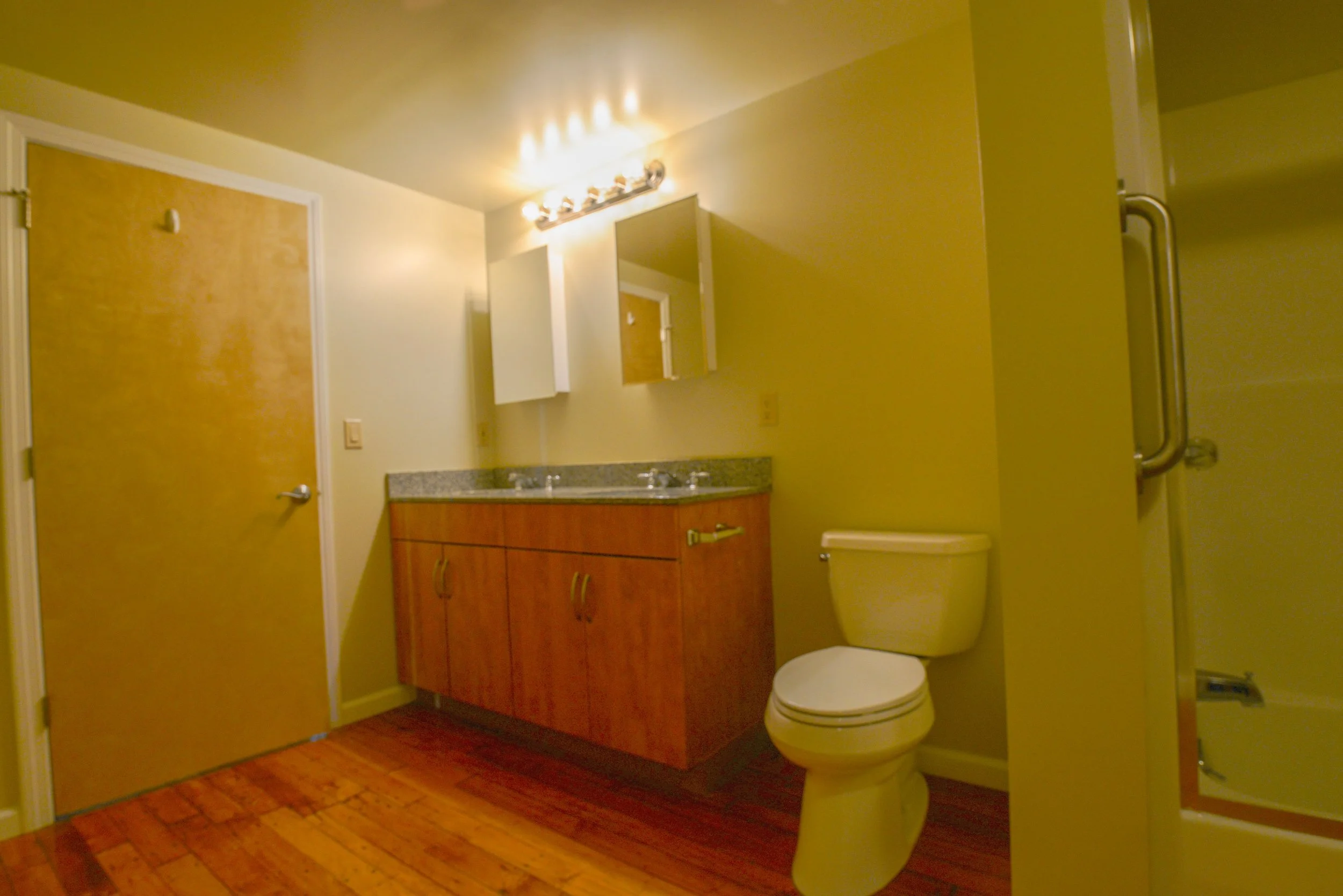 bathroom 2.jpg