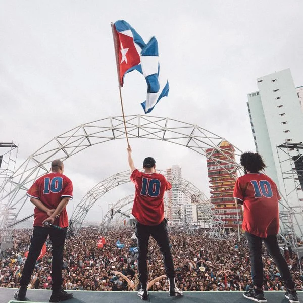 GiveMeFuture600x600.original_J531D4E.jpg