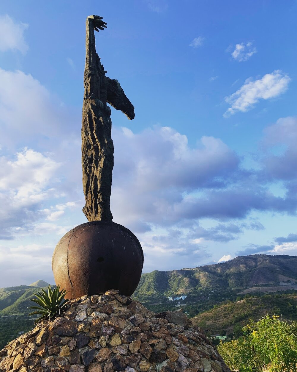 Monumento al Cimarron in Baracoa.jpg