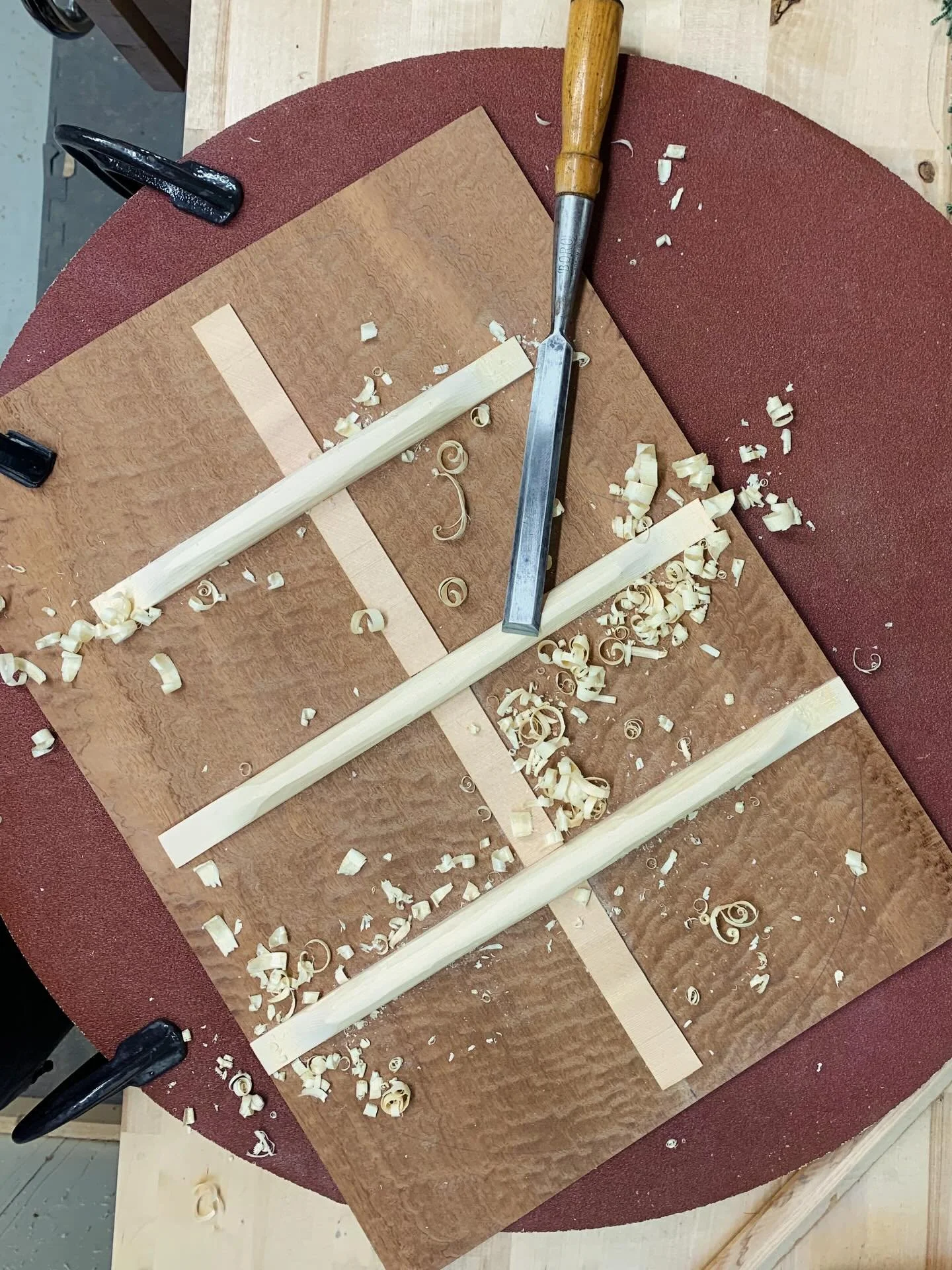 Spent some time working on back braces!  I also sharpened some new (old) chisels and used one on this - the length was nice! #luthier #guitarbuilder #loothing