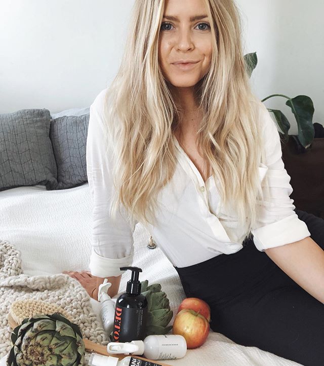 GIVEAWAY ALERT!! I’m so excited to team up with some lovely ladies + local San Diego shop owners to provide an insane giveaway for you all! As some of you have seen I have launched a FREE week of coaching that starts on the 27th (Apply using link in Bio). I wanted to do a giveaway to create some hype + spread the awareness of using non-toxic beauty and hygiene products- something I am so passionate about.
One lucky winner gets an amazing package from local San Diego women! Products are hand crafted and all business are women owned:
1. @thegoodbalance_ One strategy coaching call with Mackenzie of The Good Balance + Glowing Girl Initial action plan (A personalized plan rooted in nutrition, mindful routines and the implementation of non toxic products)
2. @zabanaessentials Face Cleansing Lotion. 100% Natural & Vegan- Palmarosa Kaolin Clay (Brightening & Rejuvenating)
3. @shopveyali Interior Botanicals Set. All four 100% plant-based and vegan room sprays in a mini tote.
4. @shopgoodco Detox Lotion 100% pure essential oils, – cleansing herbal extracts of Burdock, Dandelion, Red root.
To Enter:
1. Follow @thegoodbalance_, @shopveyali, @zabanaessentials, @shopgoodco
2. Tag a Friend. Each additional tag is an additional entry.
3. Must be a resident of USA.
Full terms and conditions: Contest starts today May 22nd 2019 and ends May 24, 2019. A random winner will be drawn and announced via Instagram stories. Contest limited to residents of USA only. This giveaway is not sponsored, endorsed or administered by Instagram or any of its affiliates. By entering, entrants confirm that they are 18+ years of age, release Instagram of any and all responsibility and agree to Instagram’s terms of use. No purchase necessary, void where prohibited by law.
GOOD LUCK!