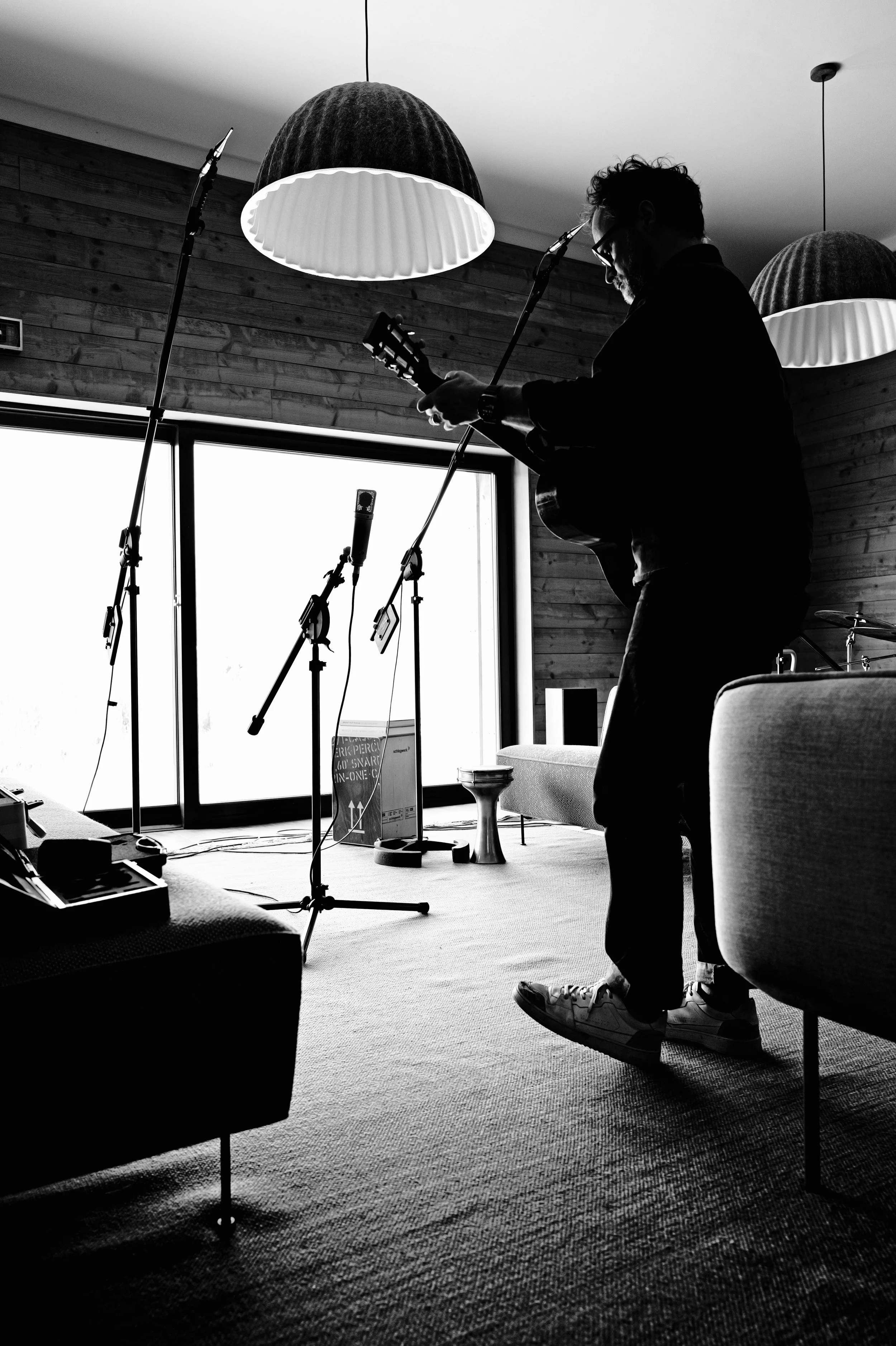 Hugh testing Microphones, Maker Studio Jura