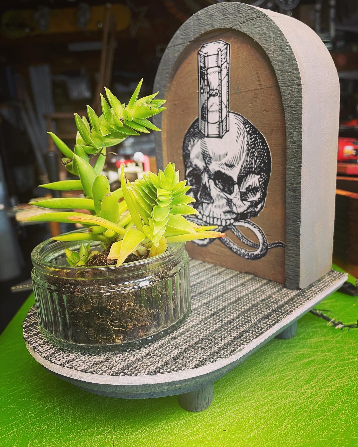 Go check out this hauntingly cool piece by TroubleHouse now available down at the Little Green Plant Bar in Redwood City!
#teoublehouse #littlegreenplantbar #redwoodcity #craft #halloween #halloweendecor