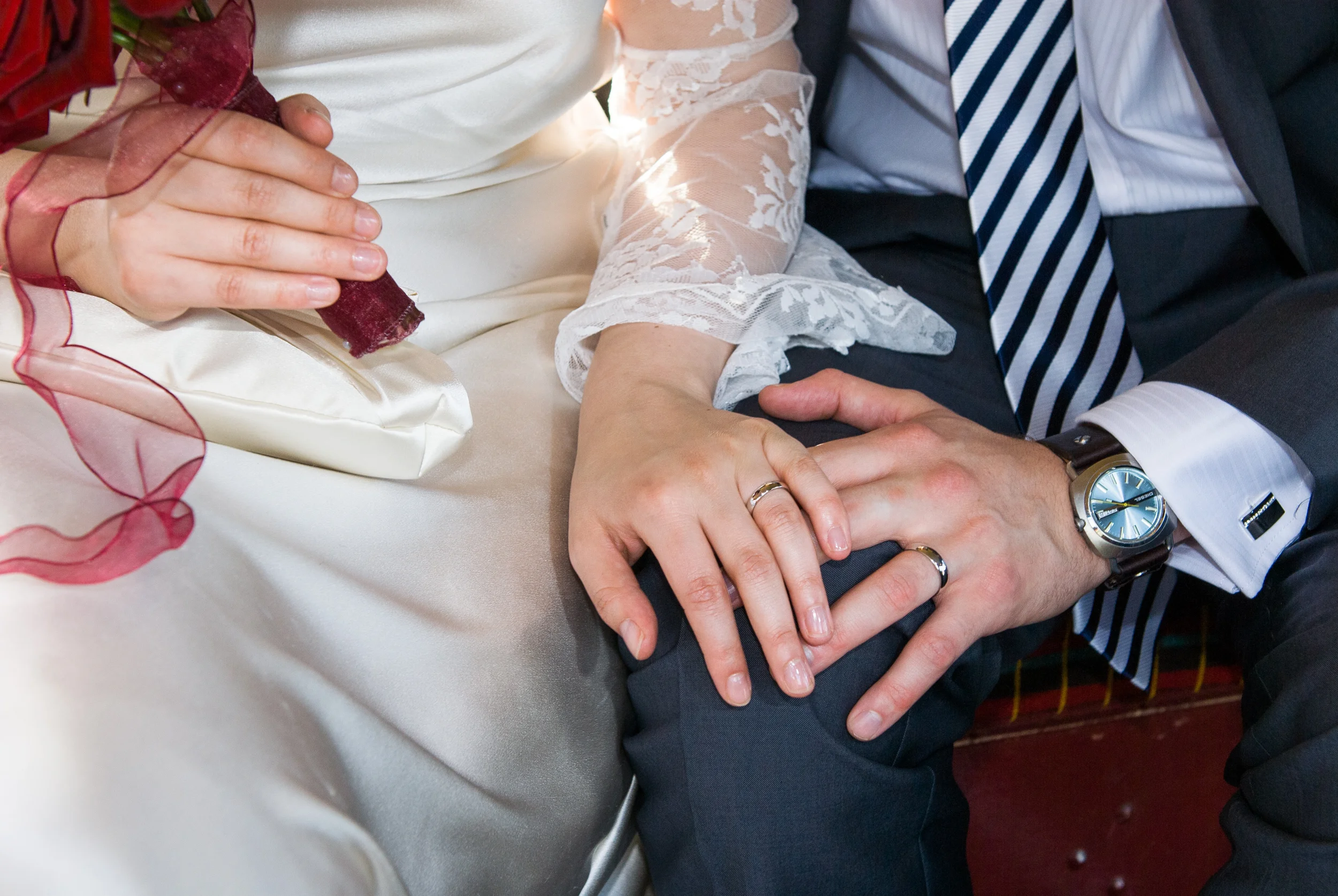 GEORGINA-COOK-WEDDING-PHOTOGRAPHY-NEWLY-MARRIED-COUPLE-RINGS.jpg
