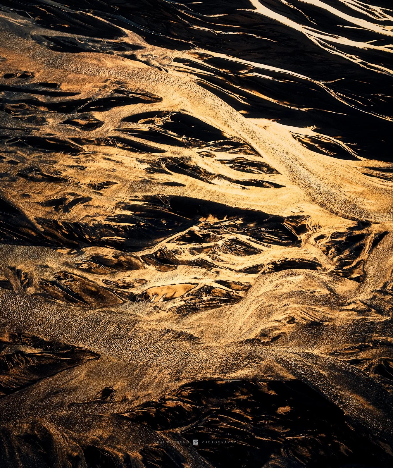 streaming gold (Iceland 2019 - edit 2026)