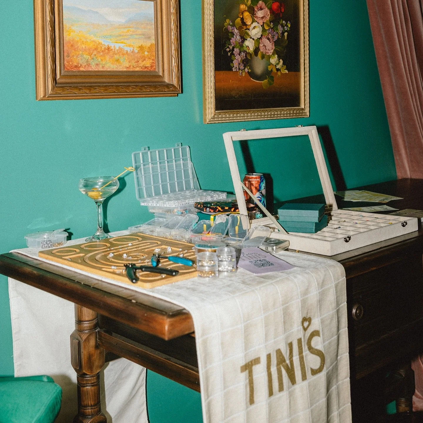 Still dreaming of a special @allgoodthings.atx x @bumblebff_ Girls Dinner from over the the summer ✨

Get gifting with custom Tini&rsquo;s this holiday season 🍸

DM for inquiries 💌

xoxo tini 

📸: @drewelainephotography