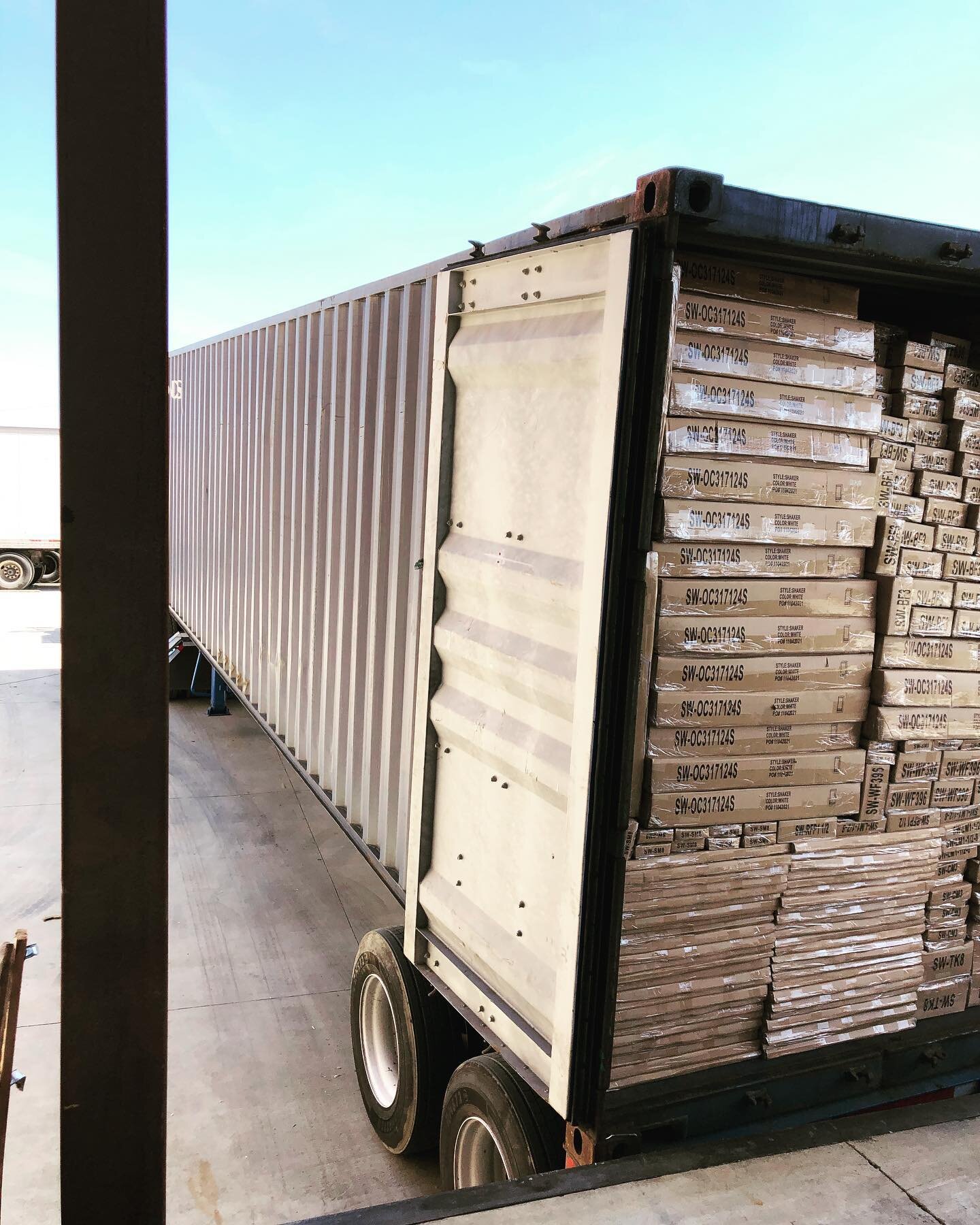 Happy Thursday Everyone!! 🤗

Did someone say, white shaker cabinets?!? 🤔 

This morning we received one of our three containers containing the ever popular white shaker cabinets!! 

Come on in for your estimate and pick up your cabinets SAME DAY!! 