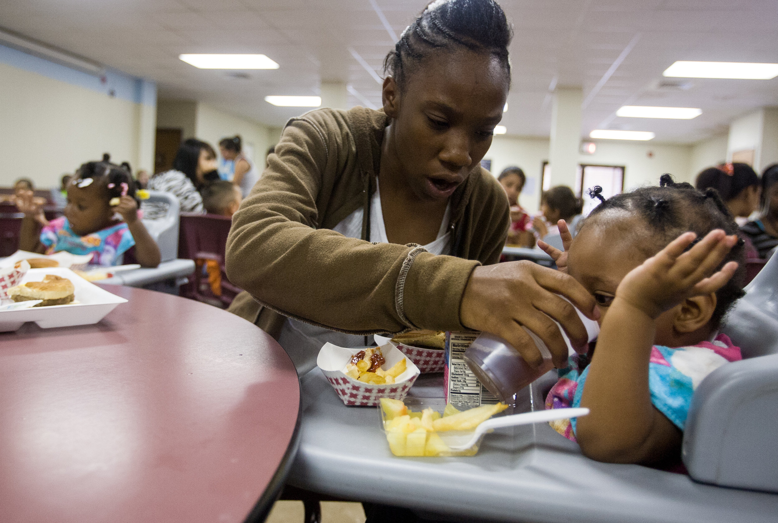  Clara Busby, 18, center, gives her daughter Tra-nya Hall, 1, right, a drink Thursday as her older daughter La-mya Hall, also 1, eats lunch at the Teen Parent Center cafeteria in Odessa, Texas. Doctors at the Texas Tech University Health Sciences Cen