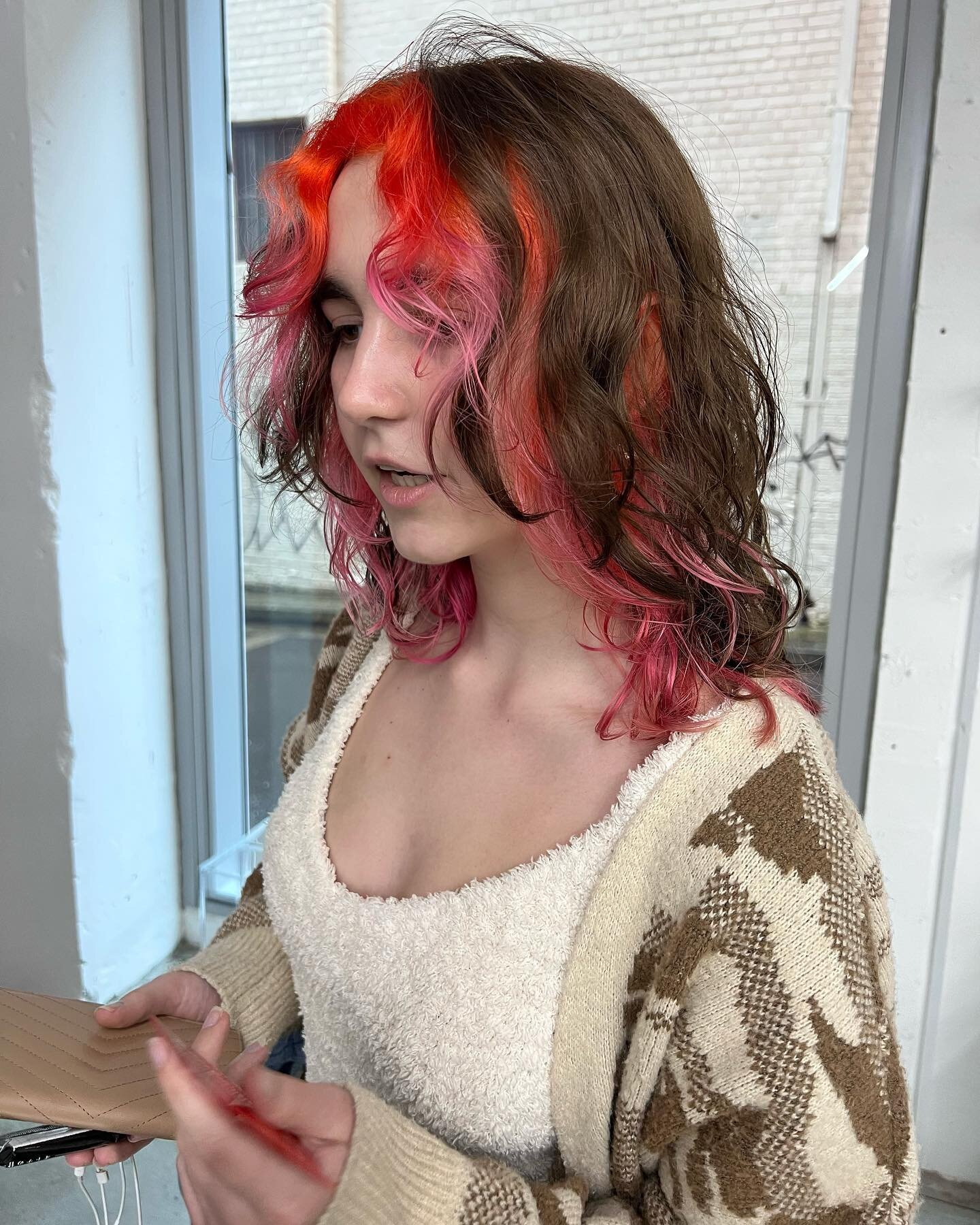 Inner colour &amp; cut for Ishbel 🧡 Colour assisted by @i_am_umi &amp; @nico_usfin. Swipe ➡️ to see more &amp; before. Colour using @joicointensity Cut @mizutaniaustralia 

#usfinatelier #hairtransformation #sydneyhairdresser #sydneyhairstylist #syd