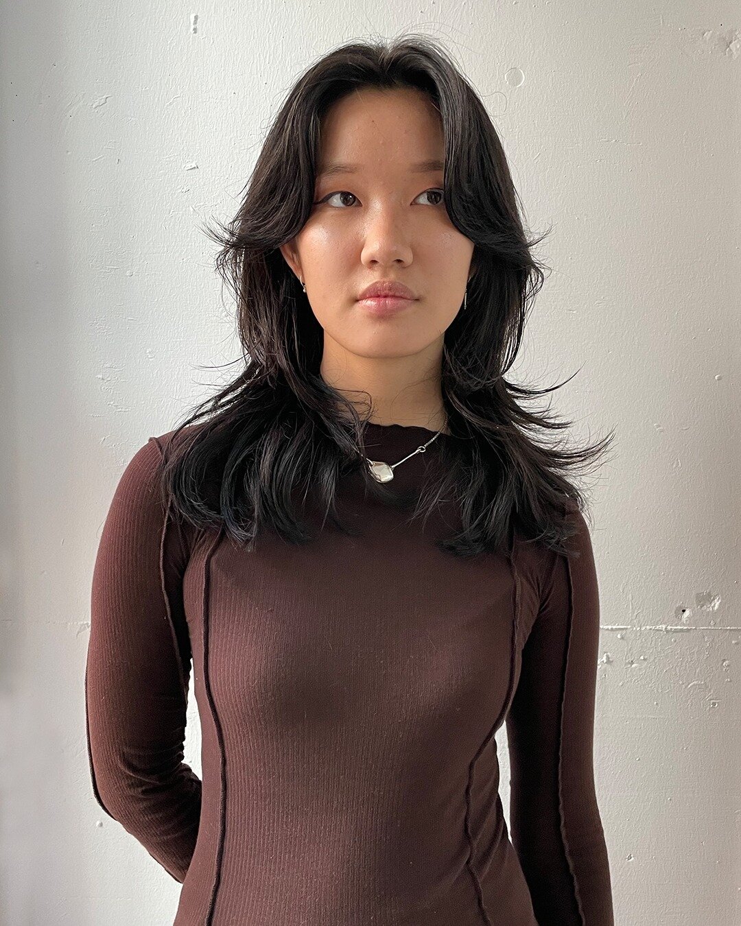 SOFT LAYER CUT⁠ 🤎 ⁠
⁠
Swipe ➡️ to see more⁠
⁠
#usfinatelier #hairtransformation #sydneyhairdresser #sydneyhairstylist #sydneyhair #sydneyhairsalon  #海外美容師 #海外美容師求人 #シドニー美容師#edgyhaircut #edgyhair #crafthairdresser #assorthair #ウルフヘア#ウルフカット #elevateha