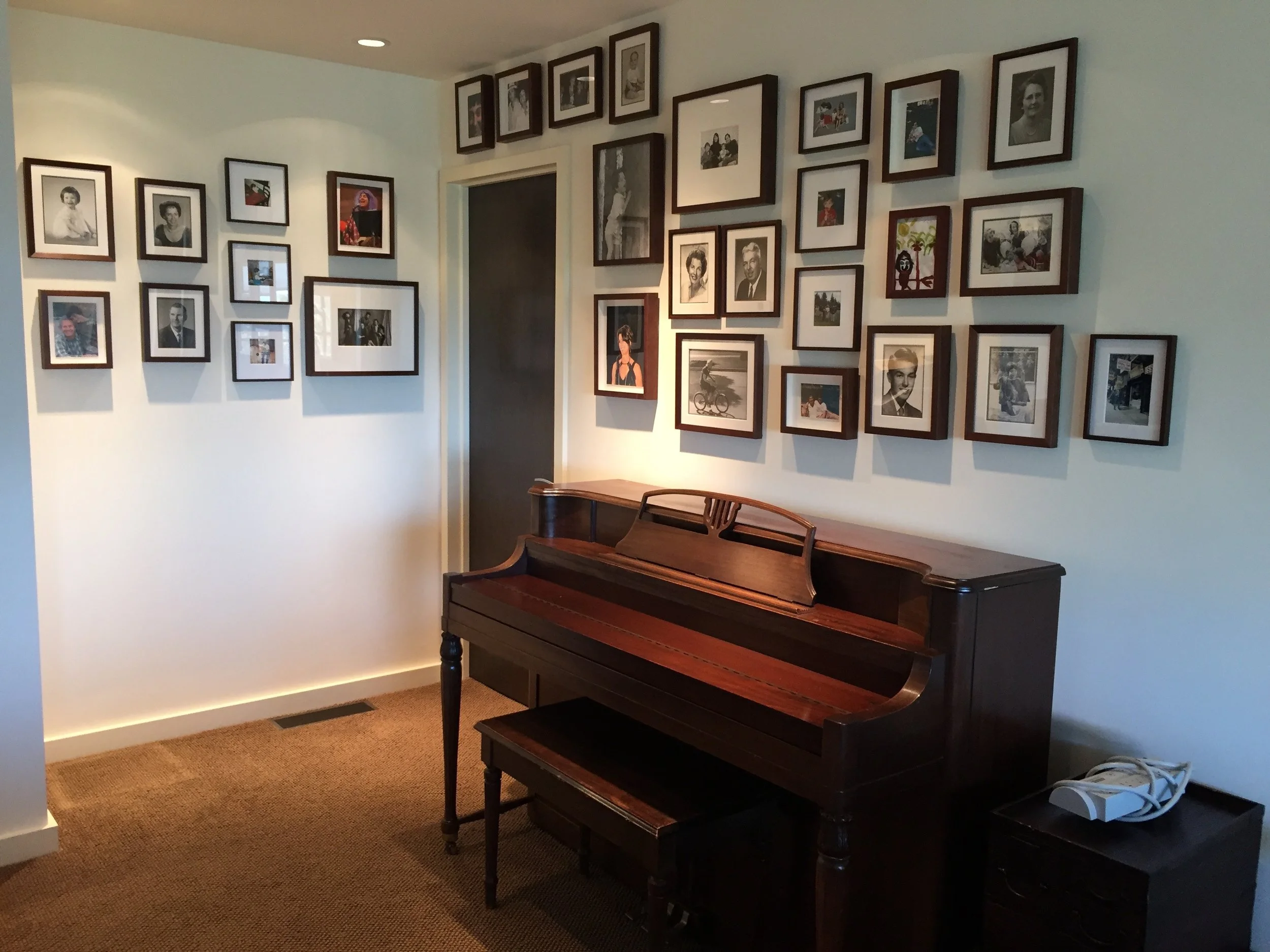 ARTIST : INSTALLATION OF FAMILY PHOTOS INTERIORS : MARIANNE MOORE