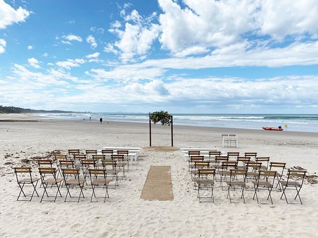 Tom &amp; Taylor&rsquo;s relaxed beach ceremony 💙 #jackandjuneevents