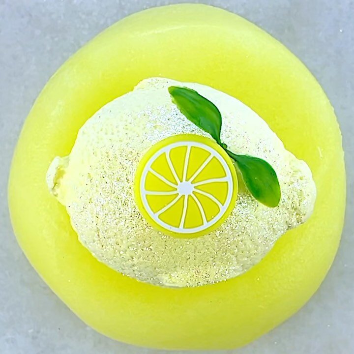 Type &ldquo;I forgot to&rdquo; &amp; have your predictive finish your sentence 🥸
🌿 
Sneak peek of Sunday&rsquo;s new YouTube video :) this is Lemon Lemon from @wuwaslimes 🍋🌱 a thick dry icee + clay lemon ~ turns into a thick cloud cream slime! I 