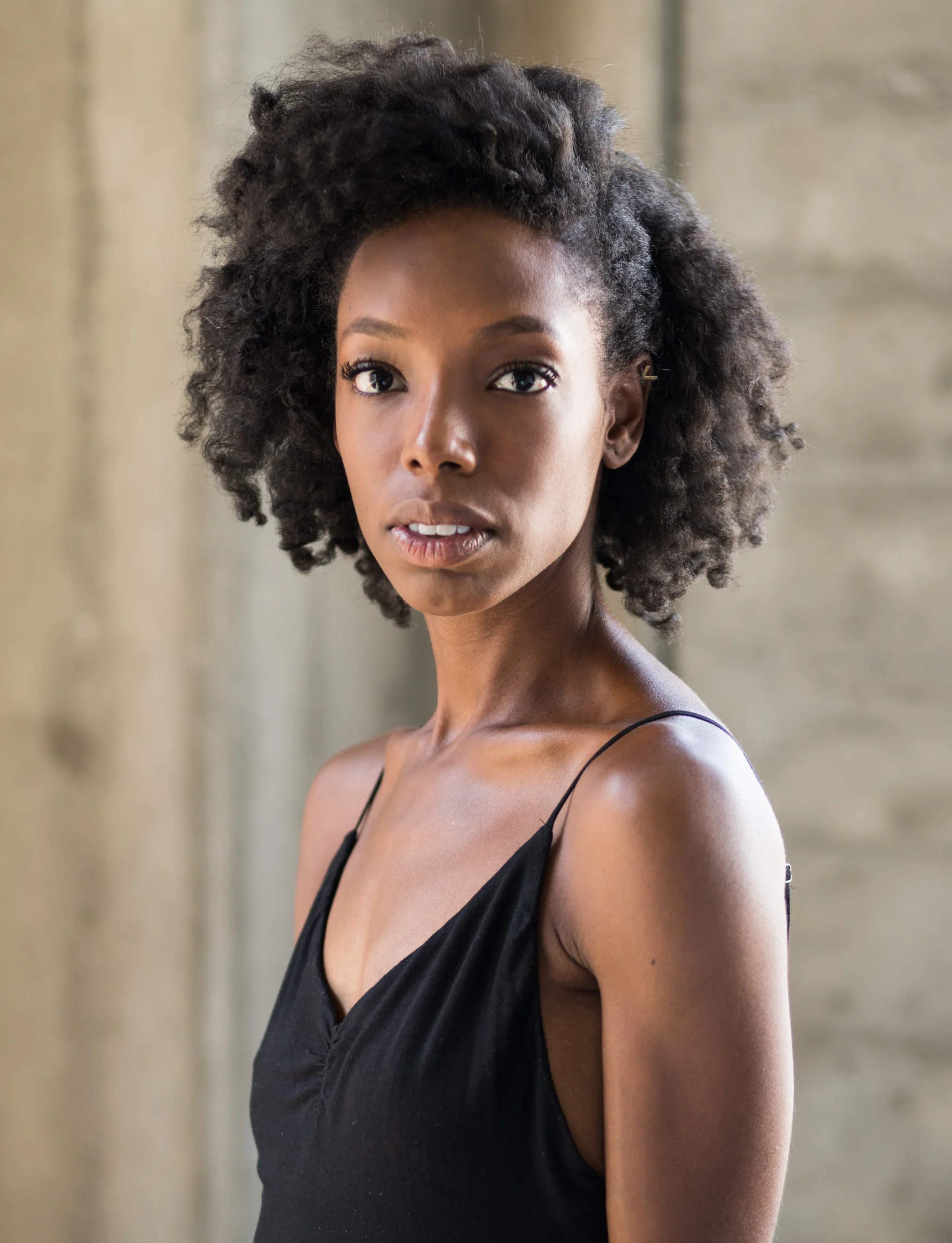 ELLE LORRAINE Headshot.jpg