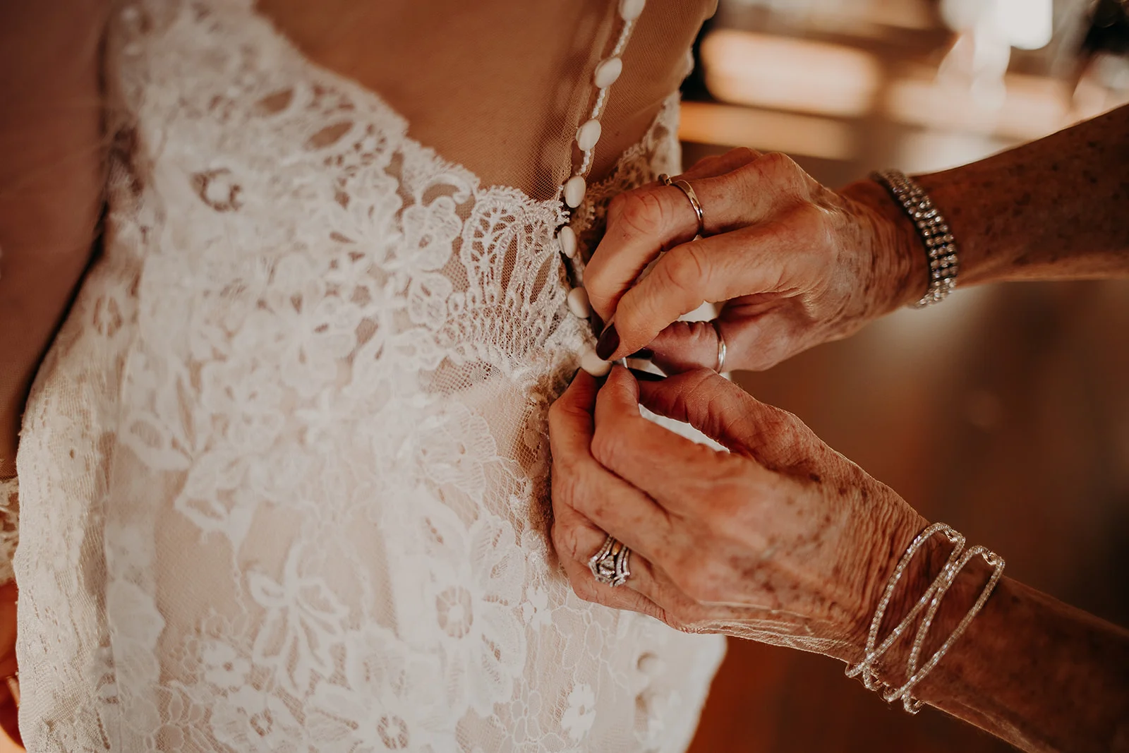 getting-ready-broadway-hall-bellingham-wedding-megan-gallagher-photography (118 of 381).jpg