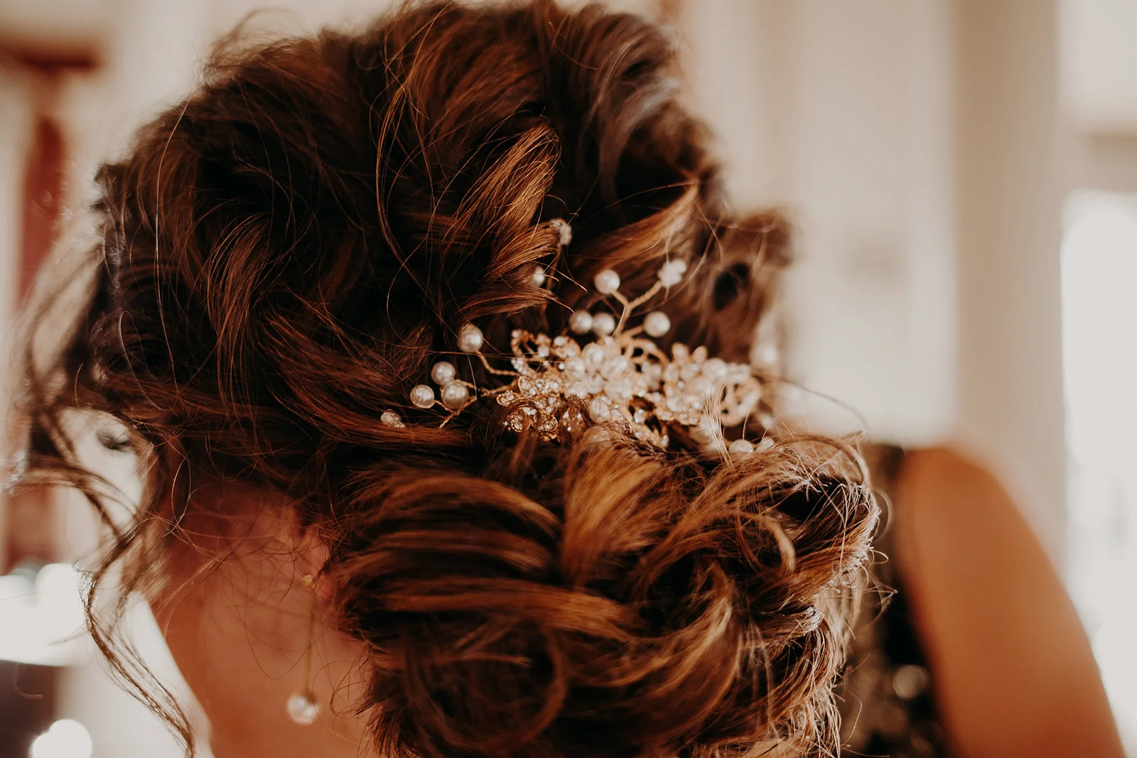 getting-ready-broadway-hall-bellingham-wedding-megan-gallagher-photography (146 of 381).jpg