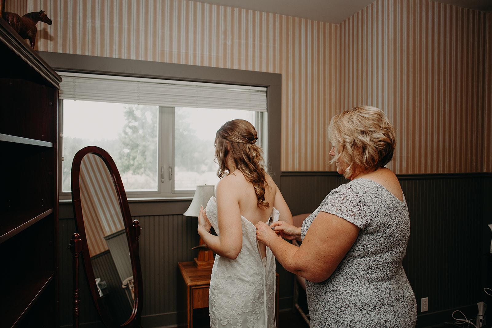 cattle-barn-wedding-cle-elum-wedding-megan-gallagher-photography-winston-salem-photographer (29).jpg