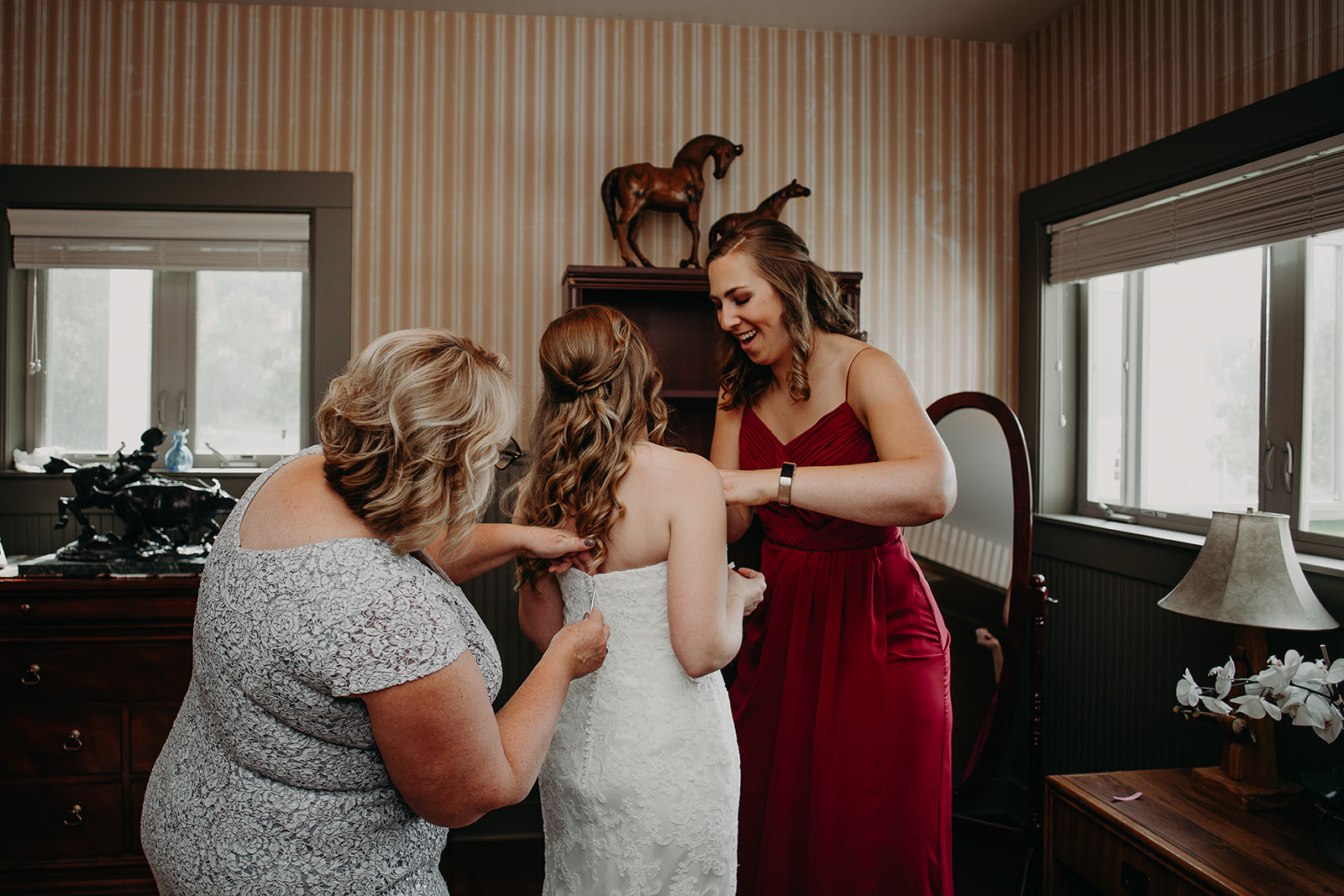 cattle-barn-wedding-cle-elum-wedding-megan-gallagher-photography-winston-salem-photographer (34).jpg