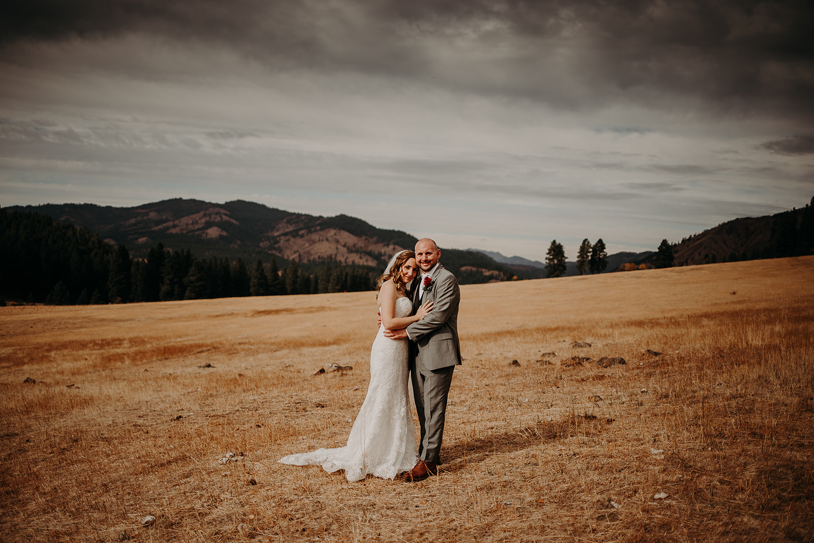 cattle-barn-wedding-cle-elum-washington-megan-gallagher-photography-winston-salem-photographer (18).jpg