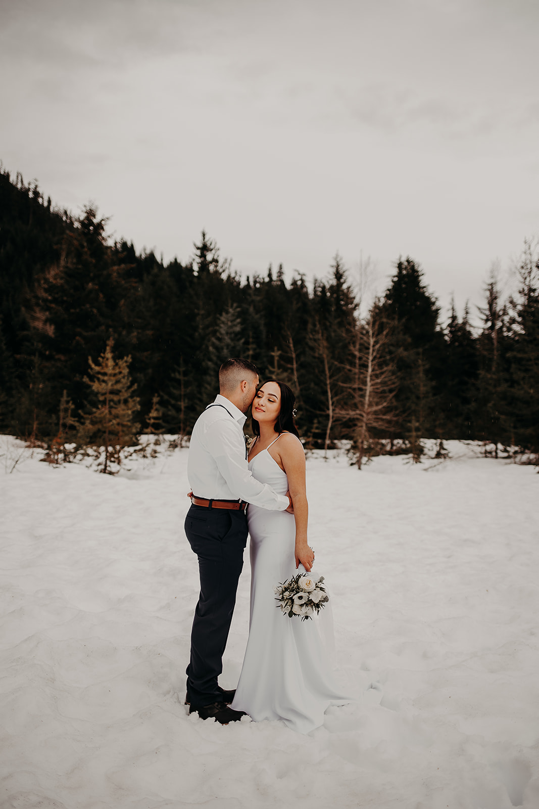 winter-mountain-elopement-asheville-wedding-photographer-megan-gallagher-photographer (11).jpg