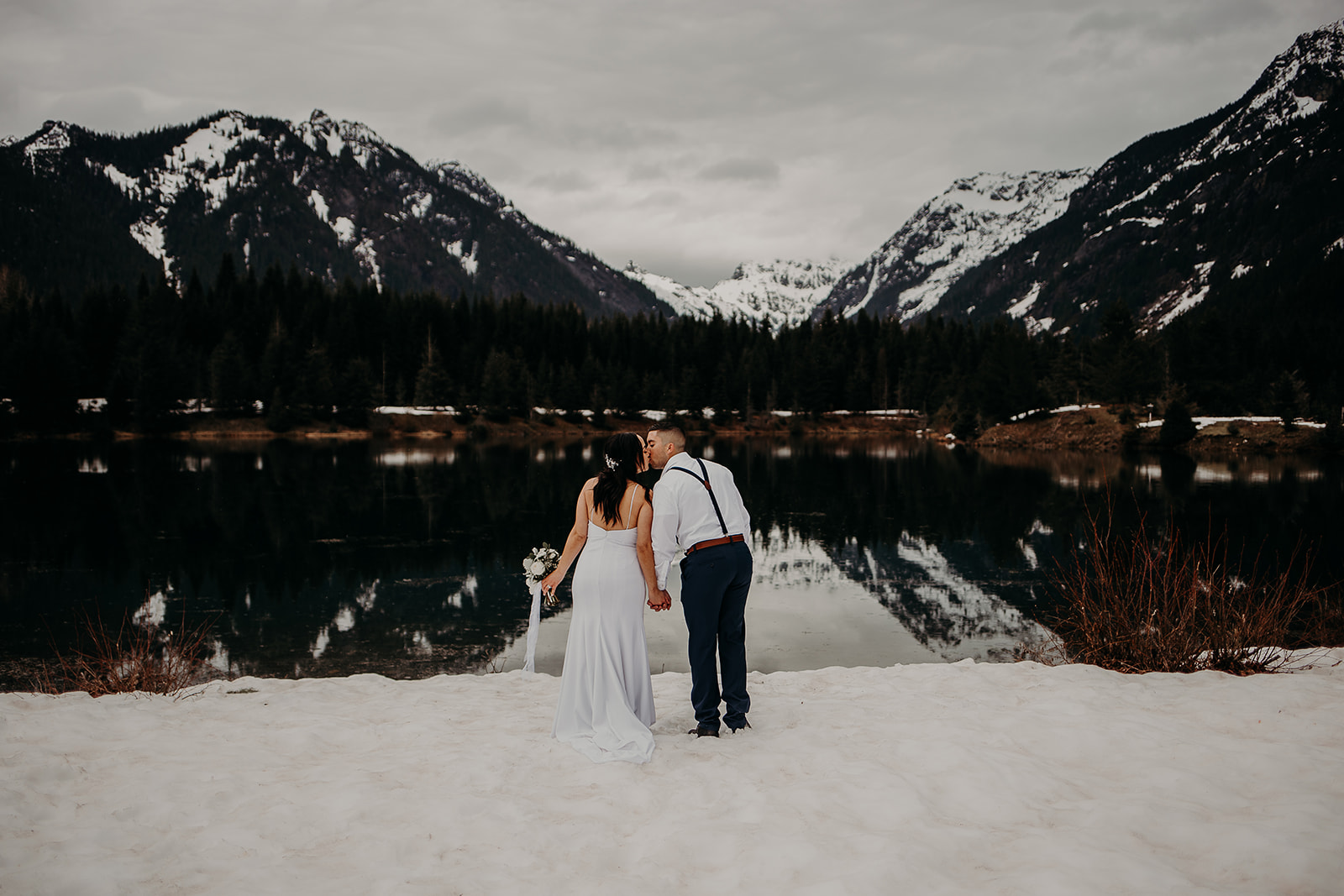 winter-mountain-elopement-asheville-wedding-photographer-megan-gallagher-photographer (20).jpg