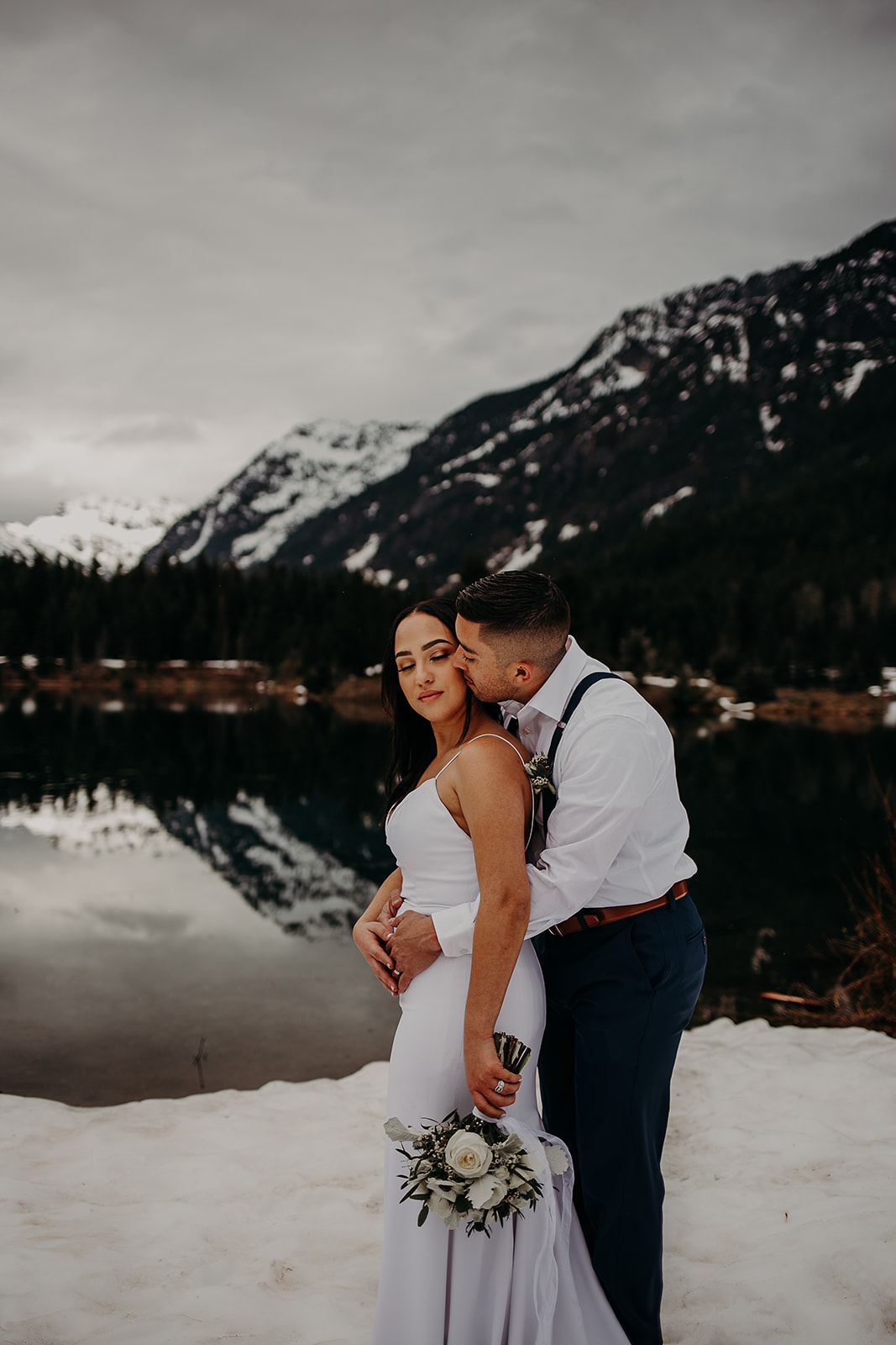 winter-mountain-elopement-asheville-wedding-photographer-megan-gallagher-photographer (23).jpg