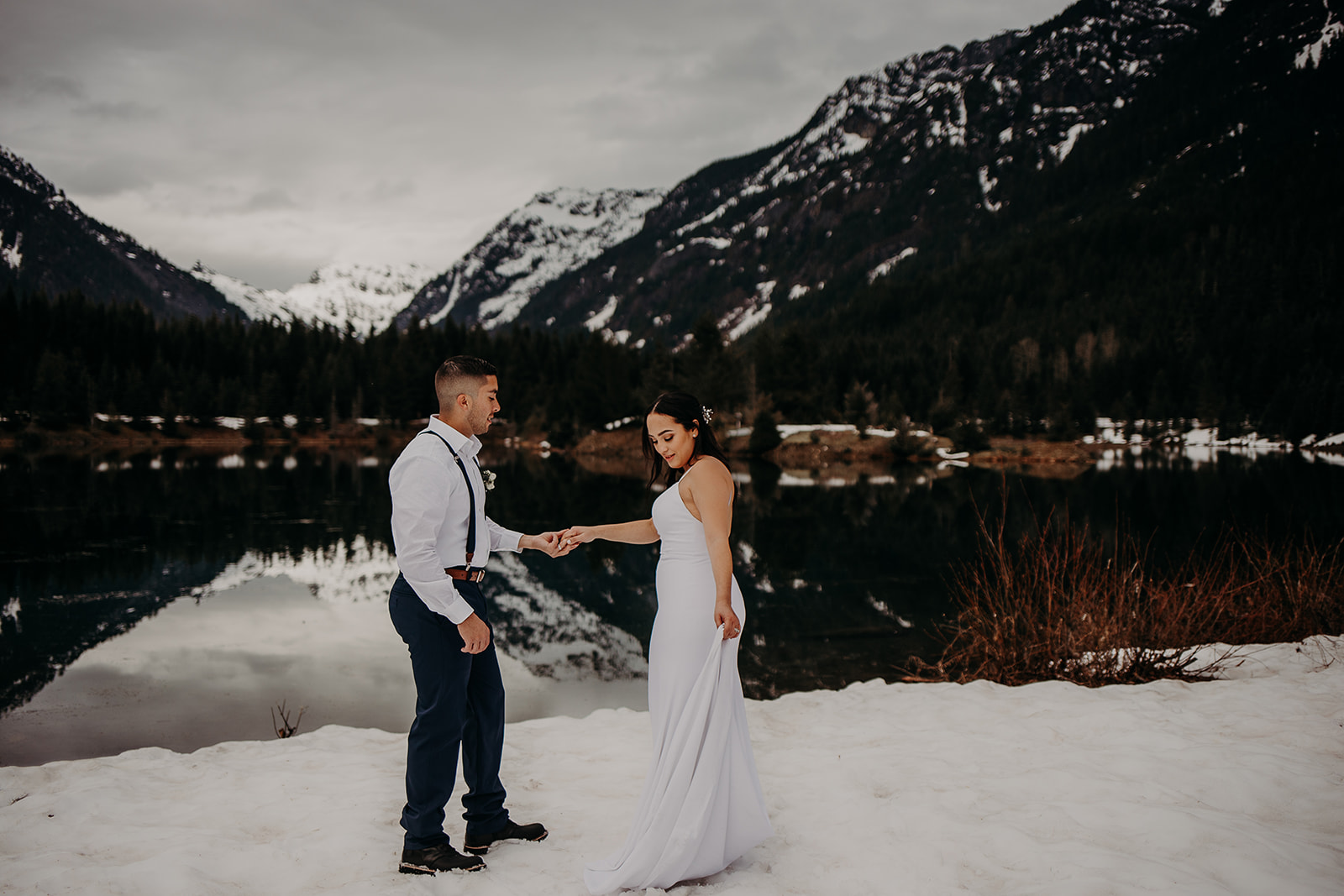 winter-mountain-elopement-asheville-wedding-photographer-megan-gallagher-photographer (24).jpg