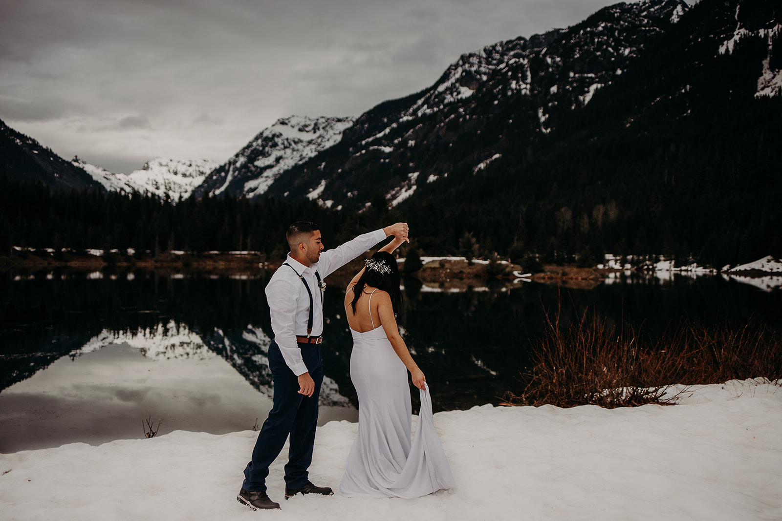 winter-mountain-elopement-asheville-wedding-photographer-megan-gallagher-photographer (25).jpg
