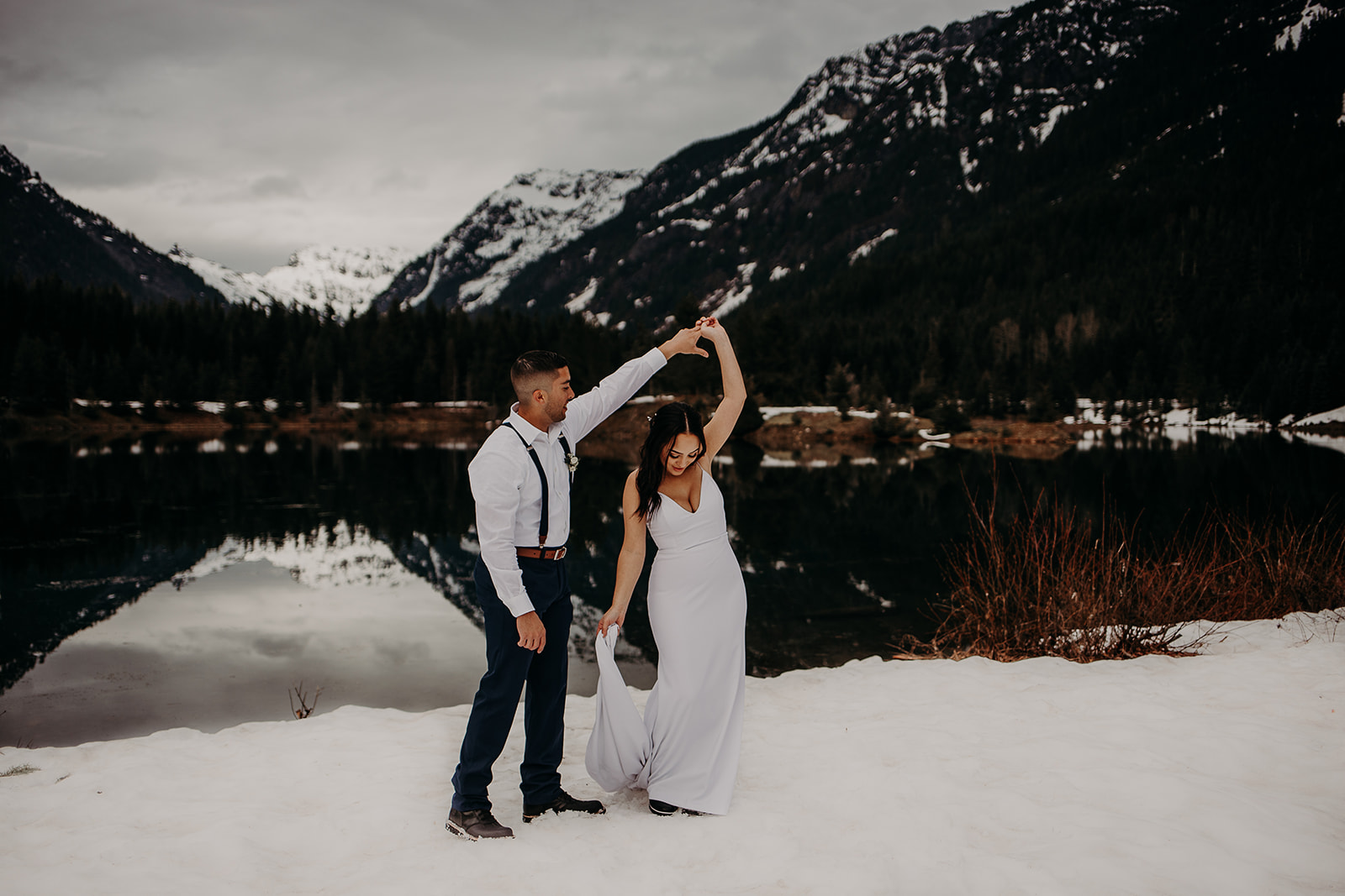 winter-mountain-elopement-asheville-wedding-photographer-megan-gallagher-photographer (26).jpg