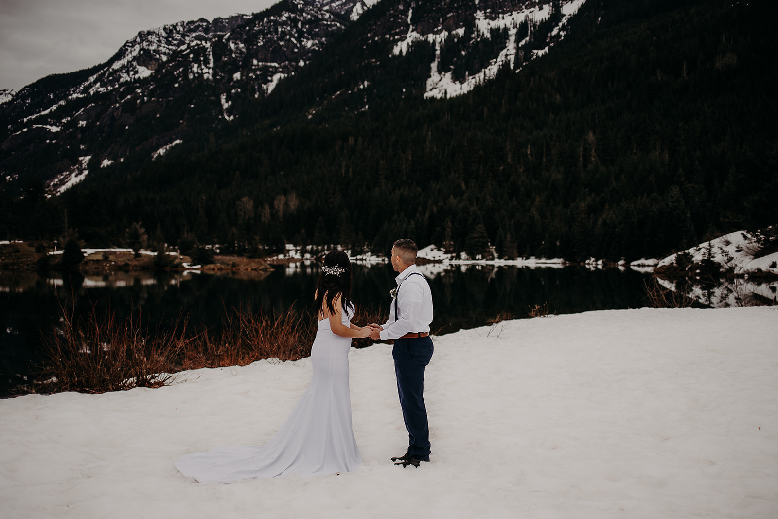 winter-mountain-elopement-asheville-wedding-photographer-megan-gallagher-photographer (39).jpg