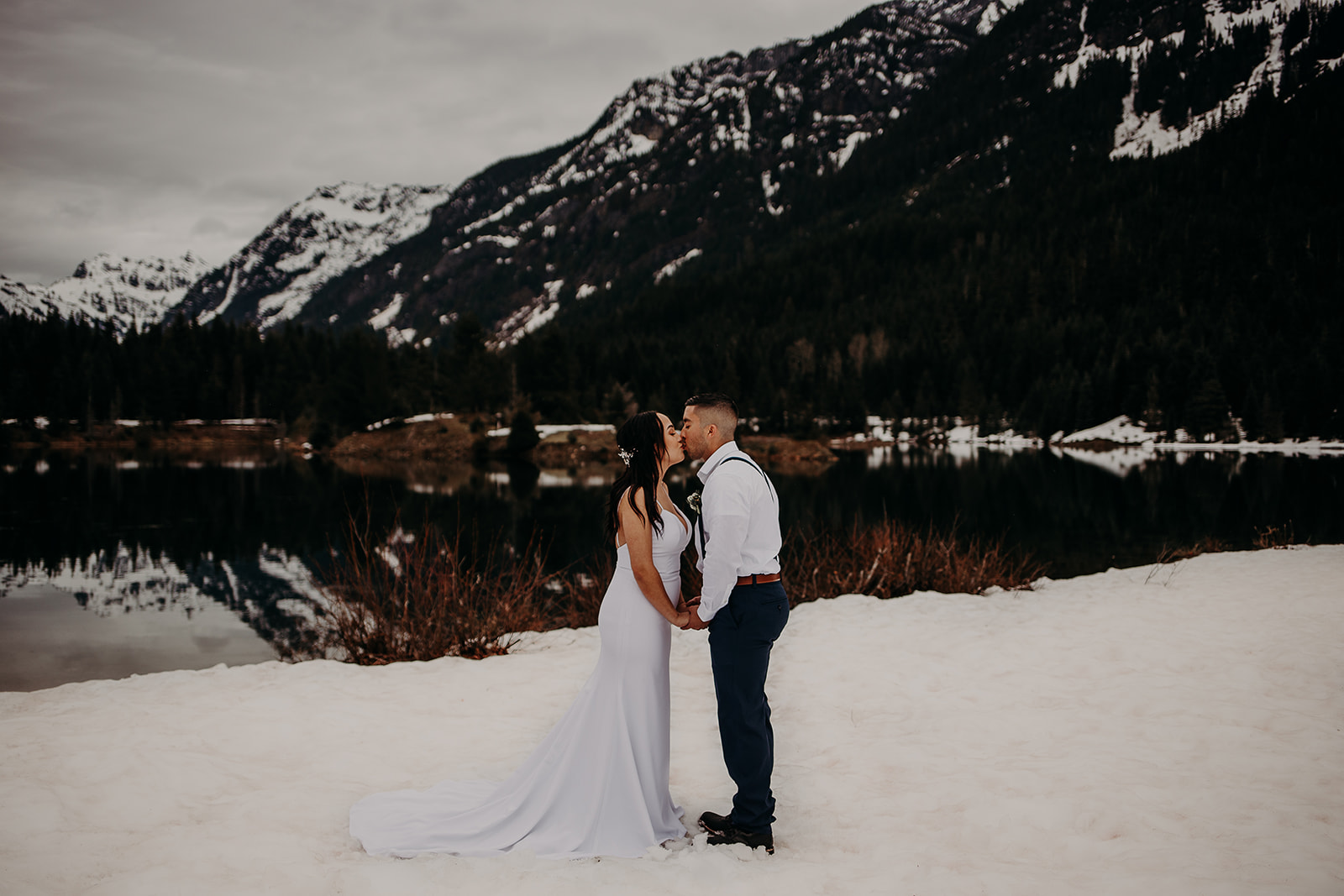 winter-mountain-elopement-asheville-wedding-photographer-megan-gallagher-photographer (40).jpg