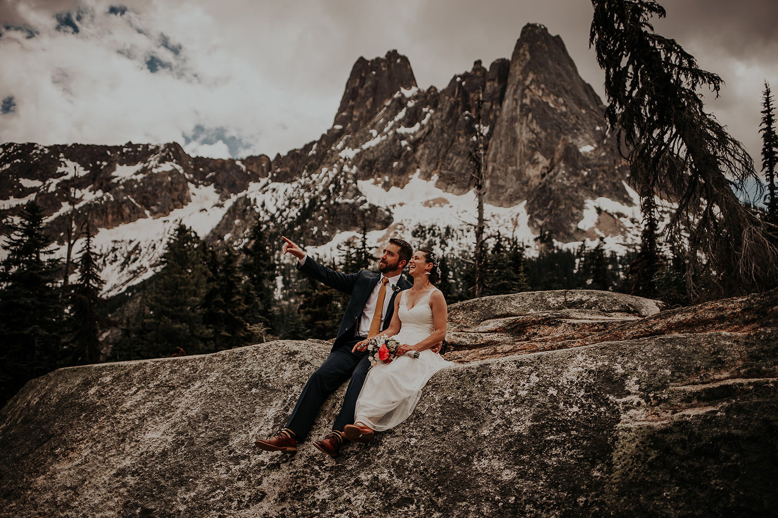 lisaandzack-north-cascades-elopement-wedding-megan-gallagher-photogarphy (6).jpg