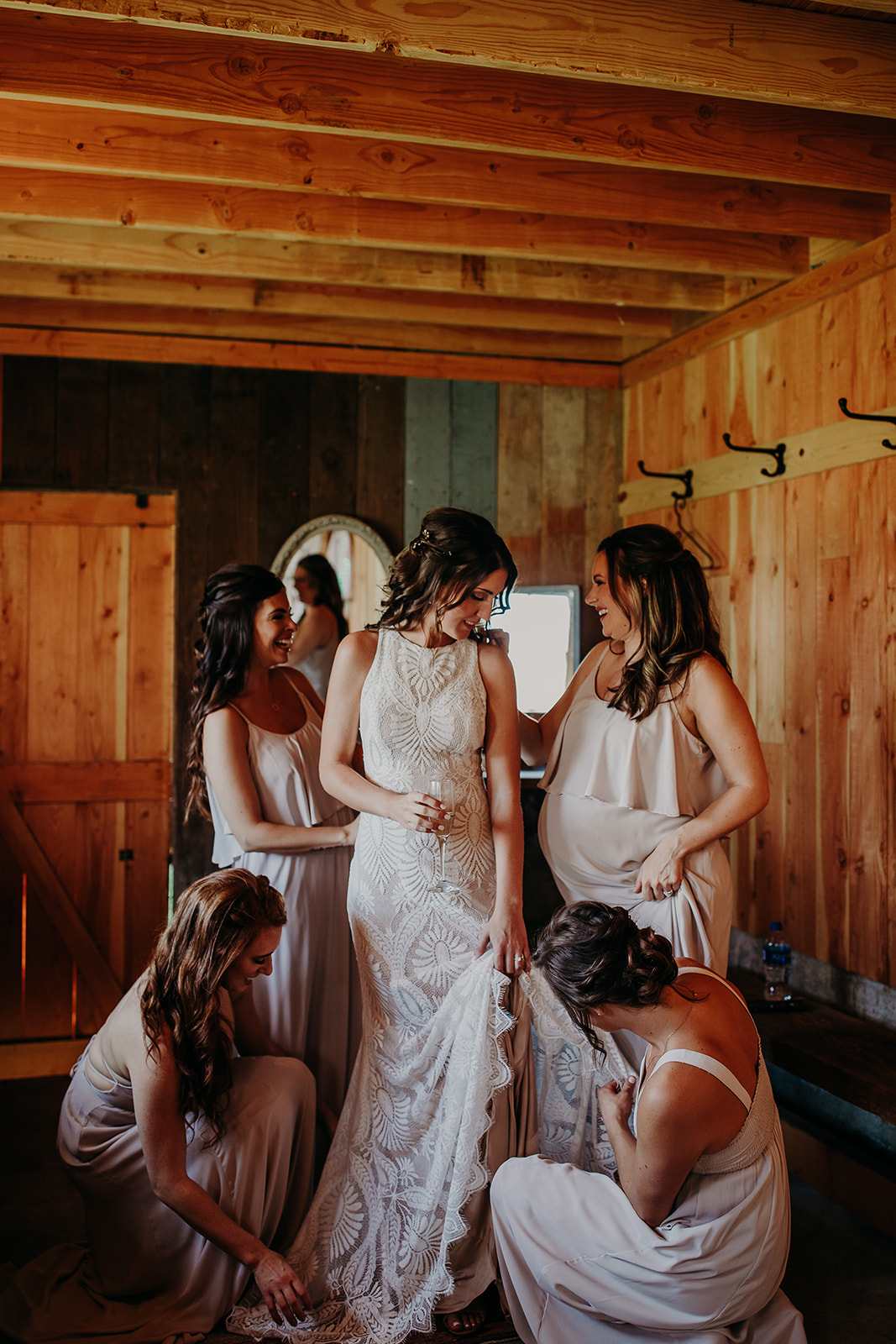 mount-vernon-wedding-salt-box-barn-amanda-riley-megan-gallagher-photography-2_(196_of_215).jpg