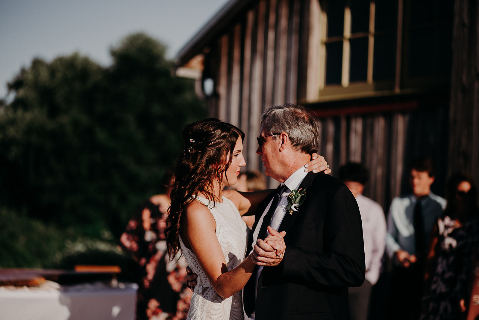 mount-vernon-wedding-salt-box-barn-amanda-riley-megan-gallagher-photography-1_(291_of_351).jpg