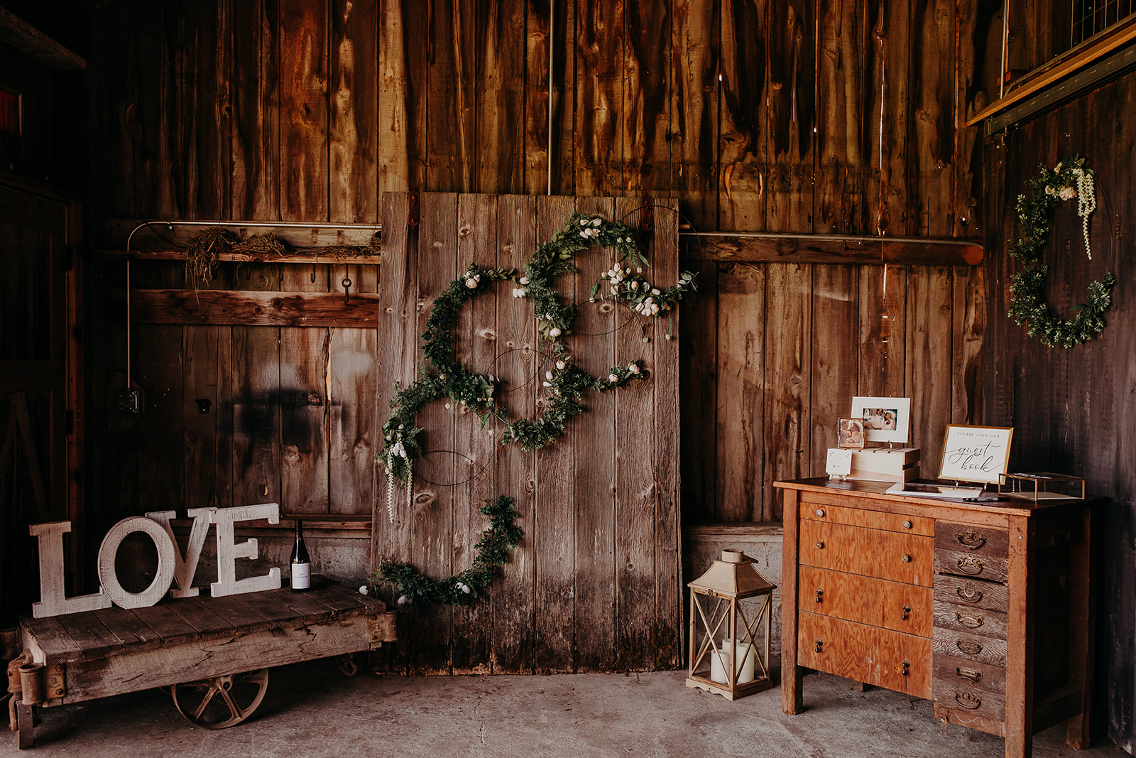 mount-vernon-wedding-salt-box-barn-amanda-riley-megan-gallagher-photography-2_(146_of_215).jpg