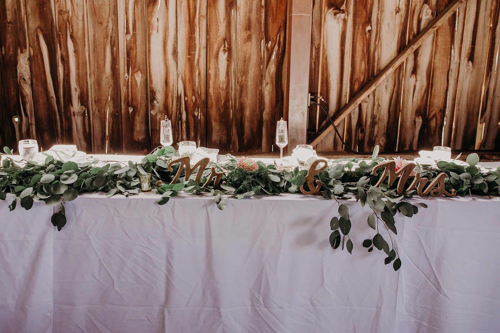 mount-vernon-wedding-salt-box-barn-amanda-riley-megan-gallagher-photography-2_(166_of_215).jpg