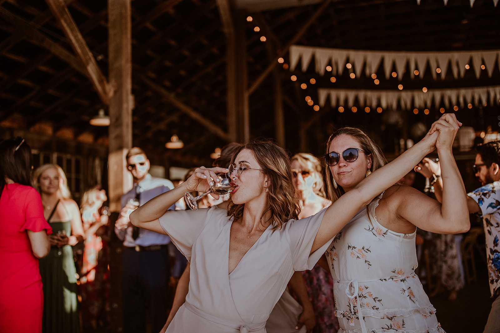 salt-box-barn-wedding-megan-gallagher-photography-4_(256_of_329).jpg