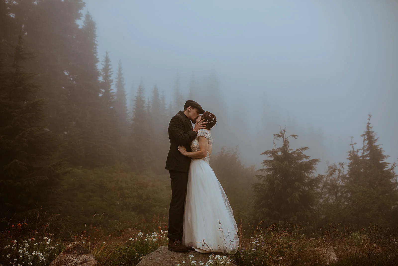 mount-rainier-cabin-elopement-megan-gallagher-photography_(383_of_568).jpg